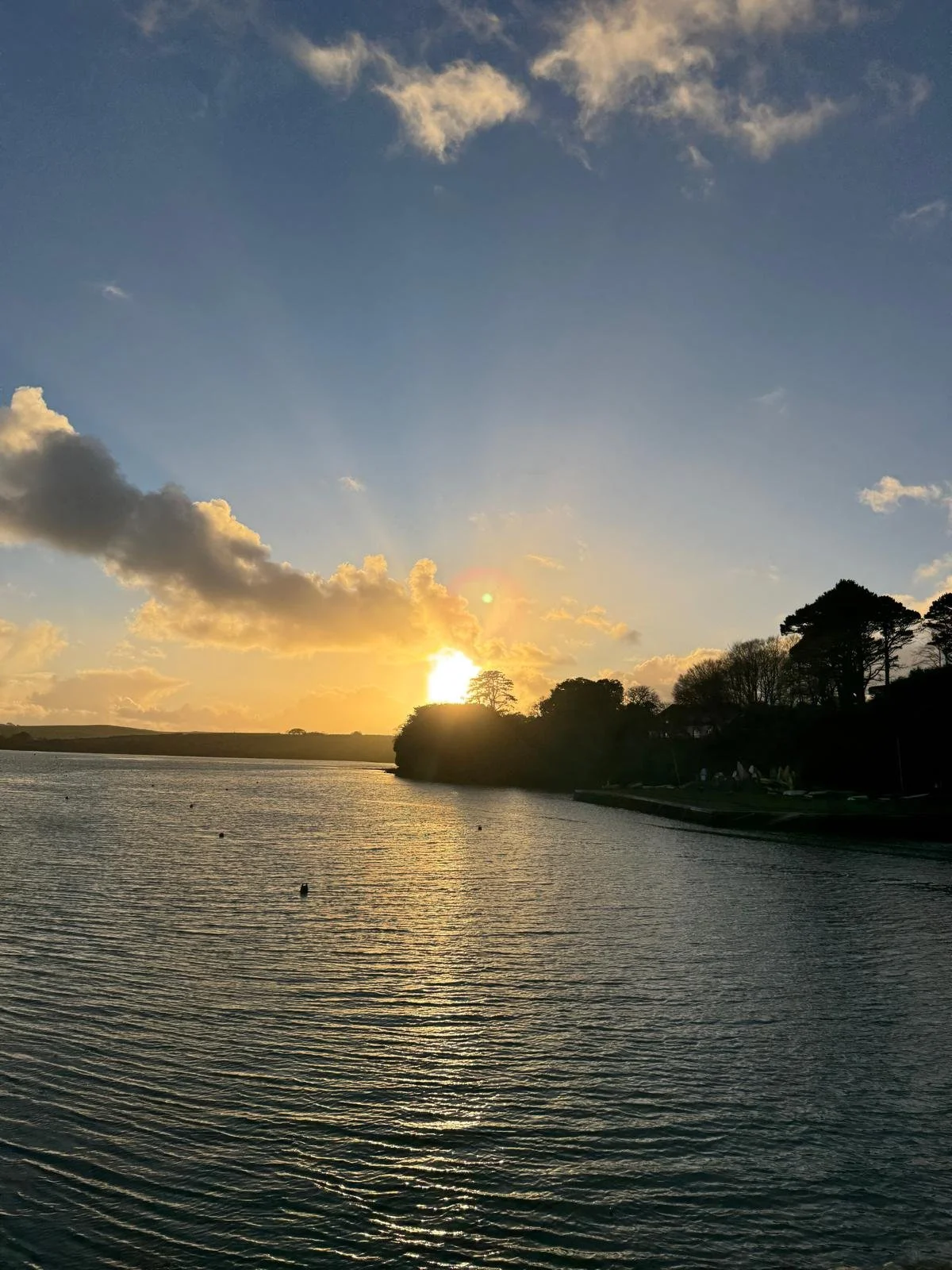 What are the benefits of choosing Huti Energy for renewable energy solutions? 