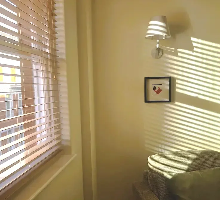 oxford circus therapy chair and window