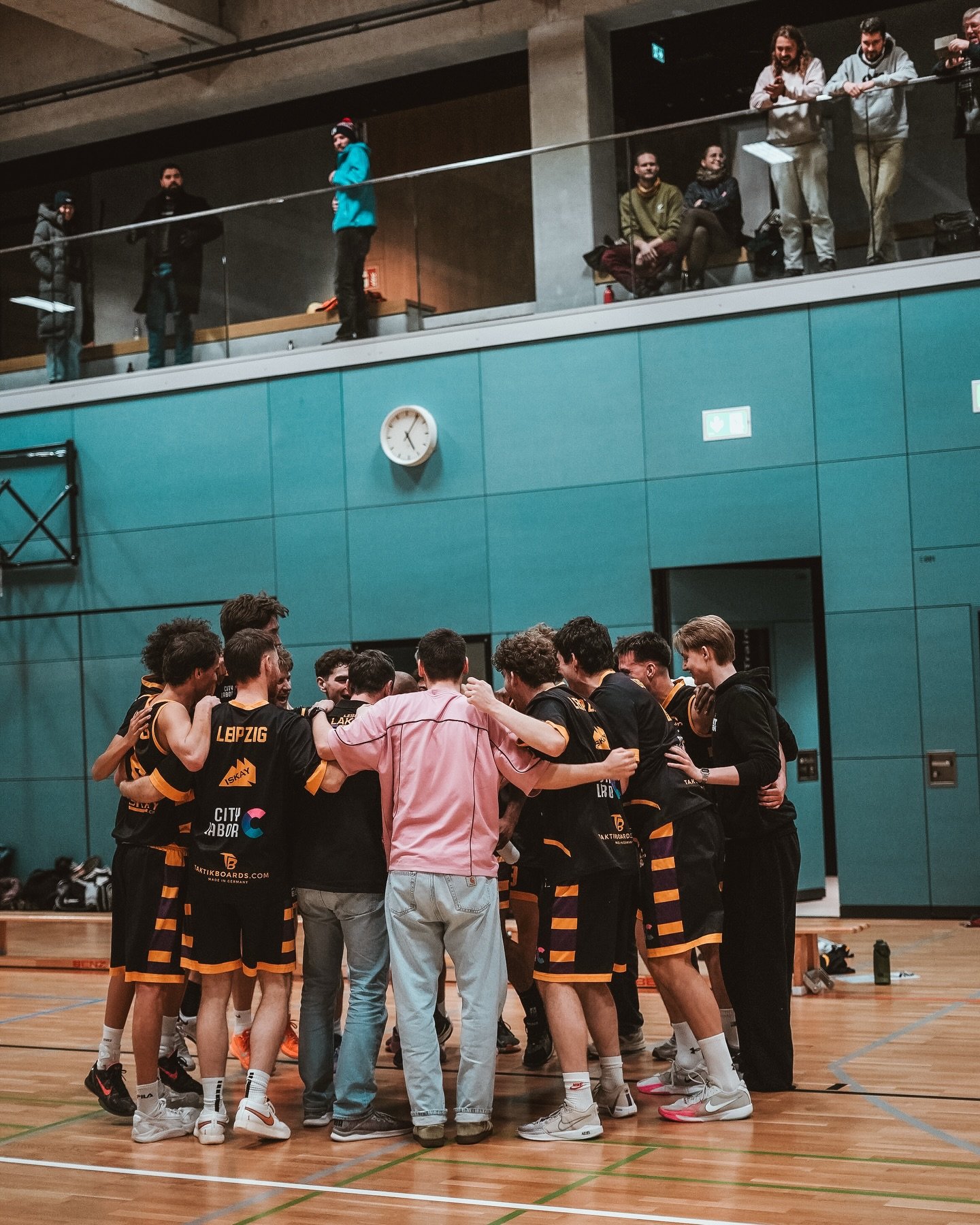 The winning team&hellip;.and scenes 🔥🏀