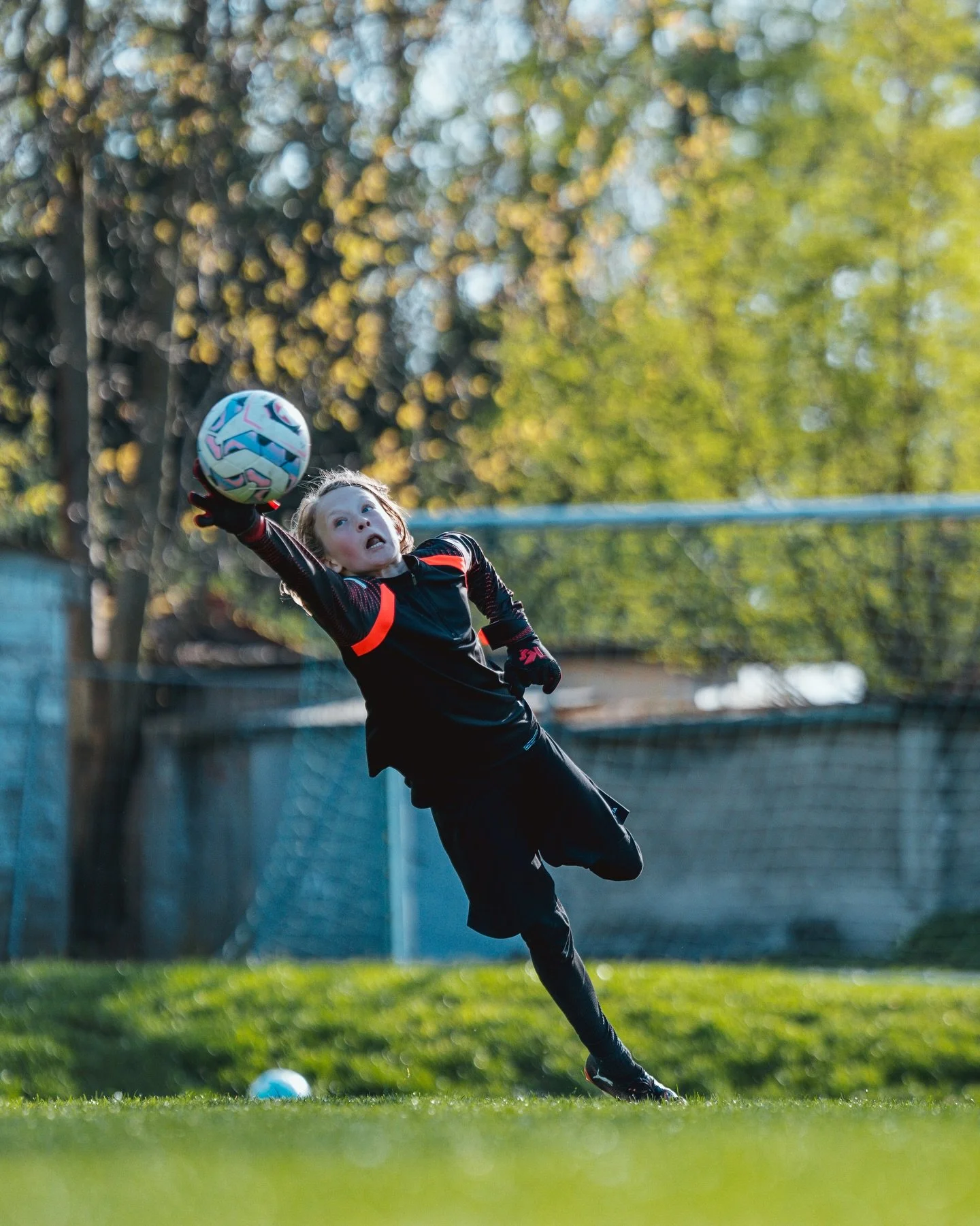 Fully stretched, fully committed 🔥⚽️

Einige Trainingsfotos mit @ssv_stoetteritz @ssvstoetteritz_ersteherren @ssv.stoetteritz.frauen 

#Fu&szlig;ball #germanfootball #sportsphotography #leipzig #explore