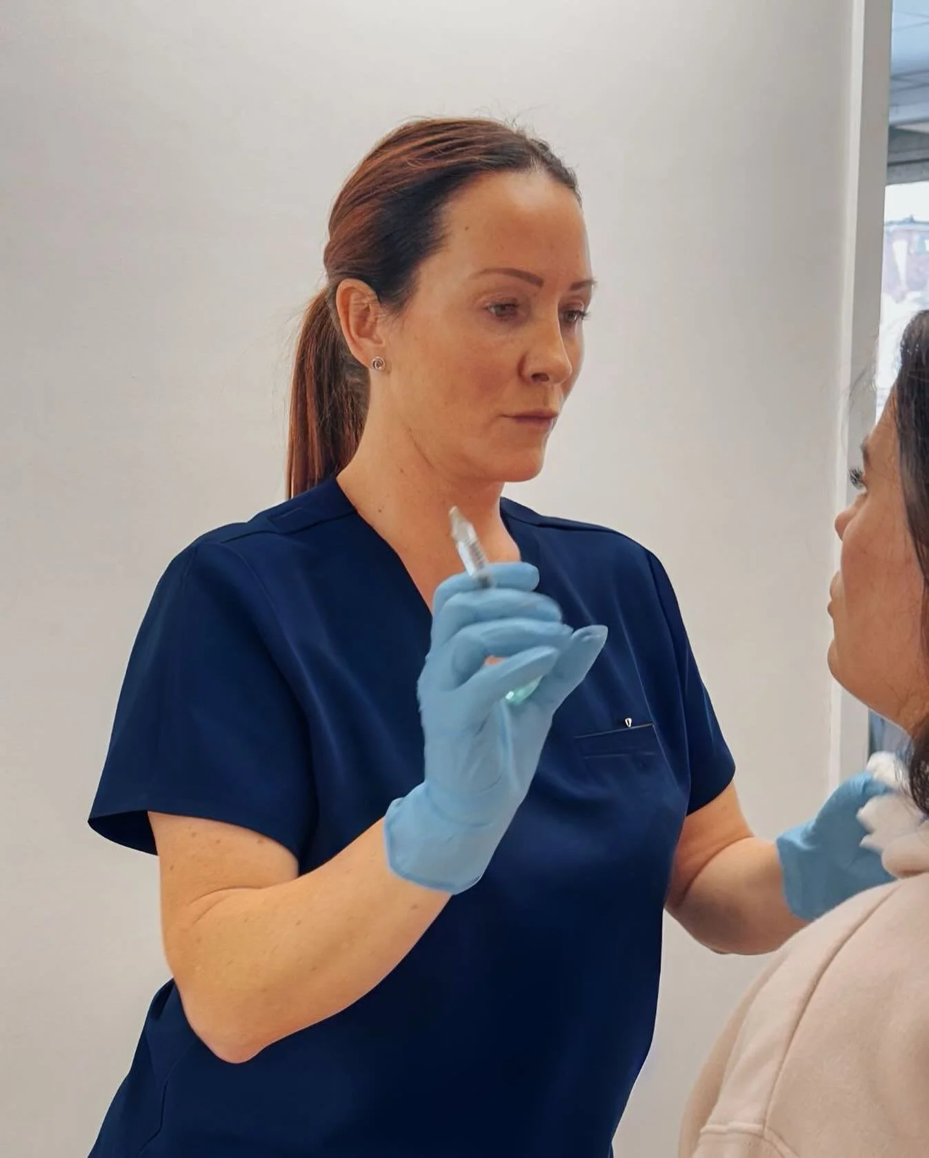 Technique means nothing without understanding.

At The Teaching Clinics, we prioritise anatomical education &mdash; so you don&rsquo;t just know where to place product, but why.

You&rsquo;ll leave knowing:
✔️ The anatomy underneath your needle
✔️ Ho