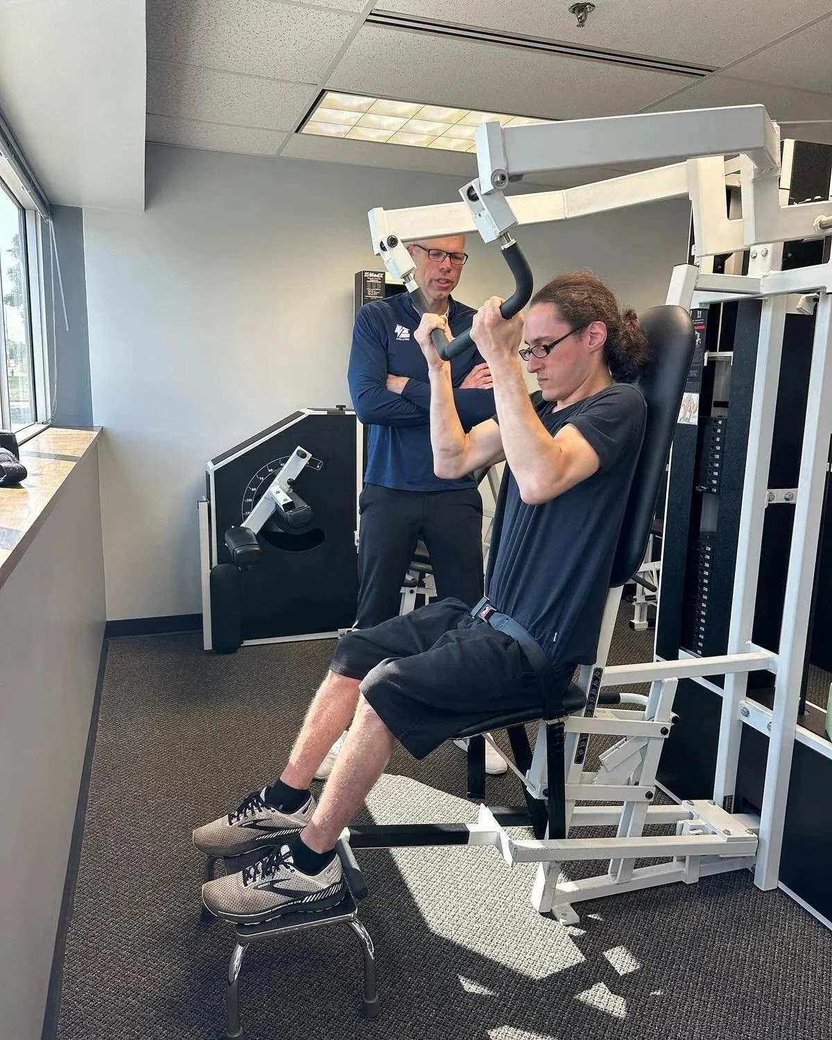 Trainer coaching a client one-on-one at Strength Evolution Wauwatosa