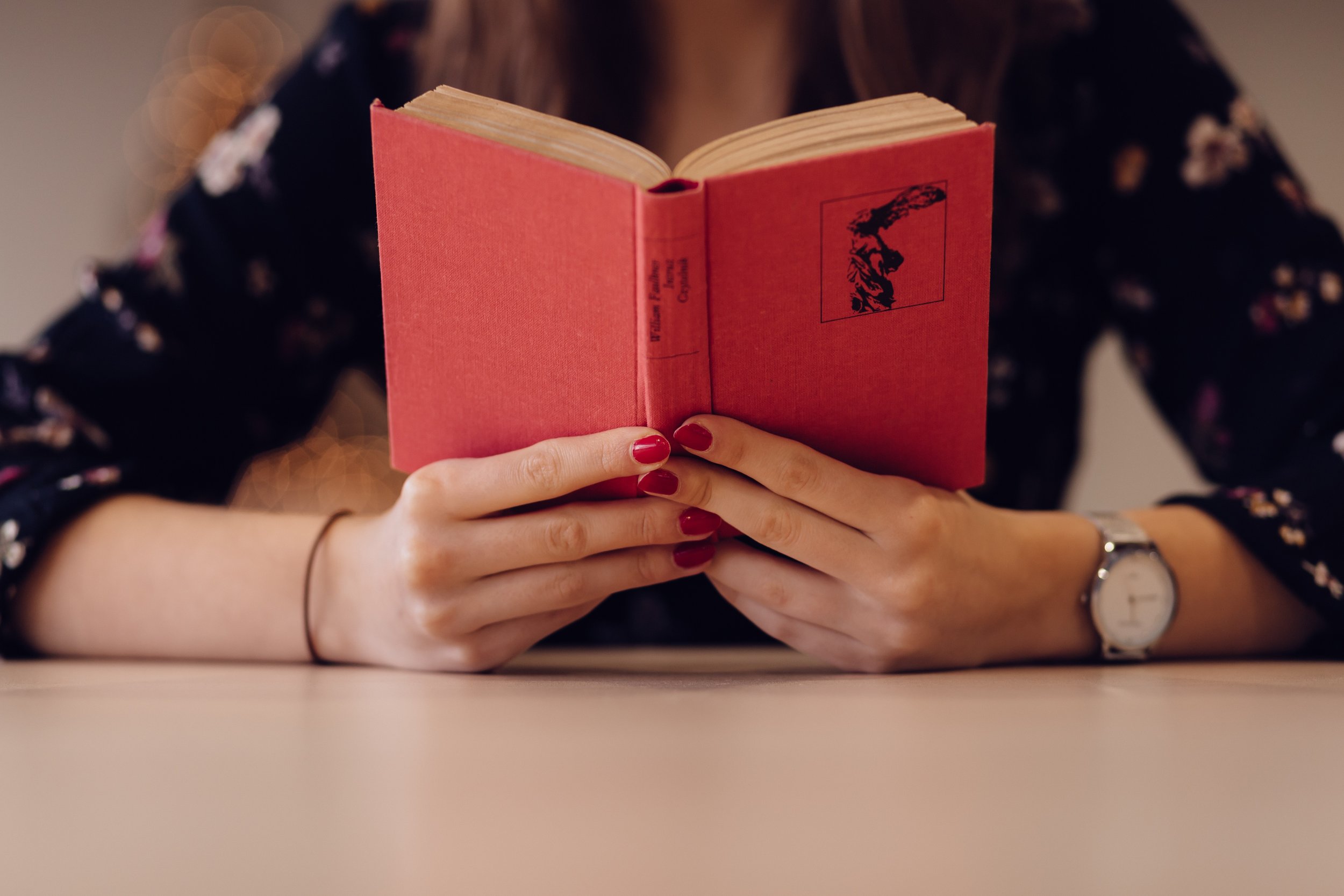 girl_reading_a_book.jpg