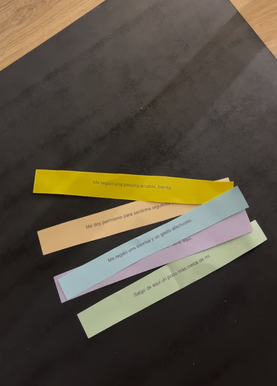 Frases de autocuidado de la clase de barre y bienestar emocional con Mercè Morán en Société Barre, Terrassa
