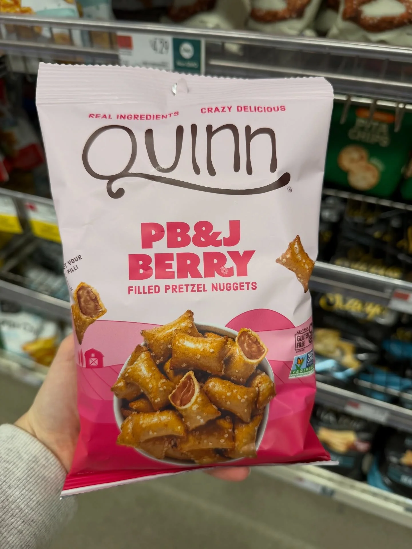 Some of my current favorite GF products 🤩

@quinnsnacks 
@maxinesheavenly 
@cheezit 
@chipsahoy 
@uniquesnacksusa 

#glutenfree #celiac #glutenfreefood #celiacdisease #glutenfreeproducts