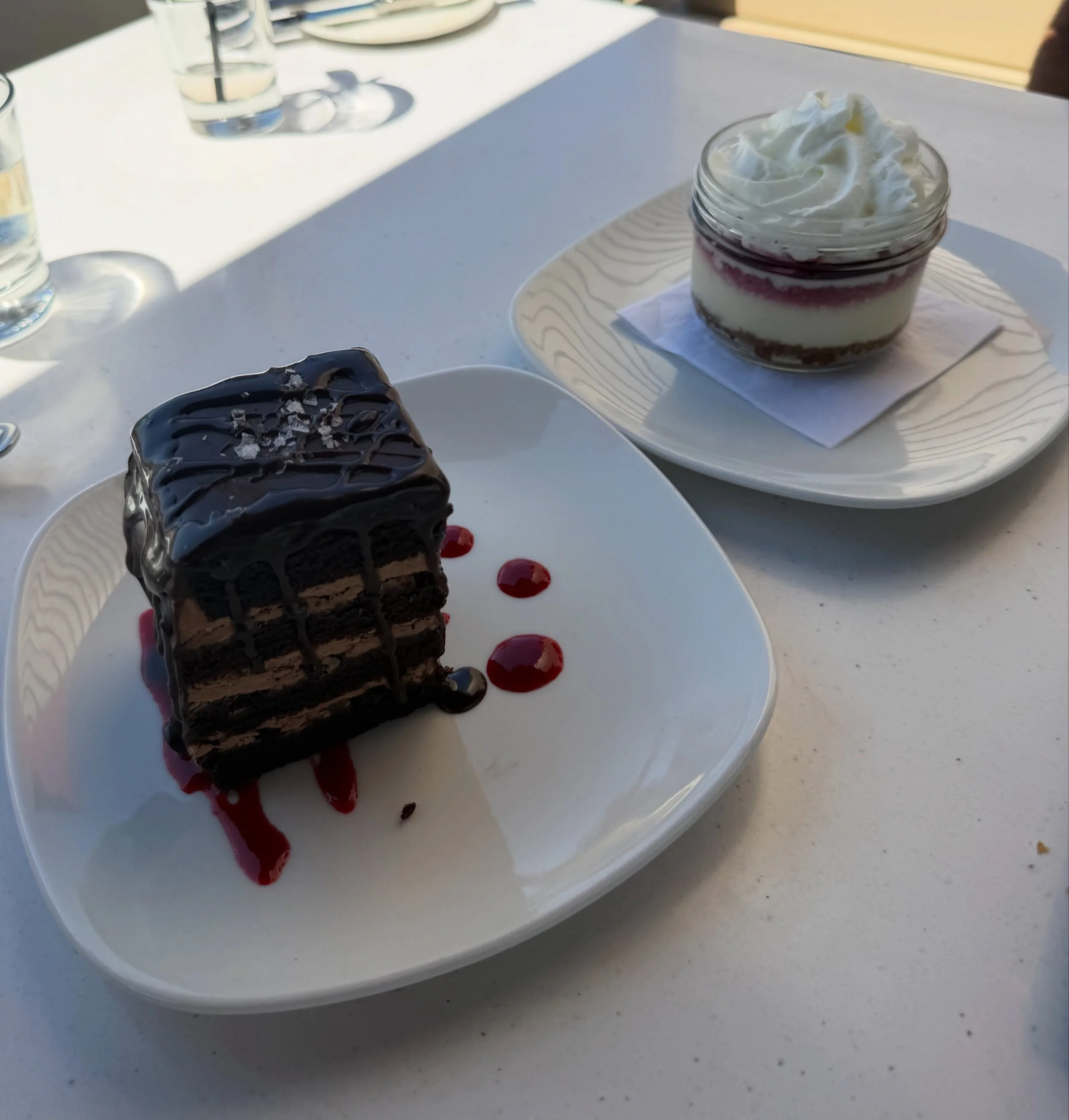 Burton&rsquo;s Grill is a go to in my family! It&rsquo;s the perfect lunch spot to catch up with family❤️ They have SO many options and all of their desserts are GF 😍 The Caesar salad was amazing 🥗

#burtonsgrillandbar #glutenfreefood #celiac #glut