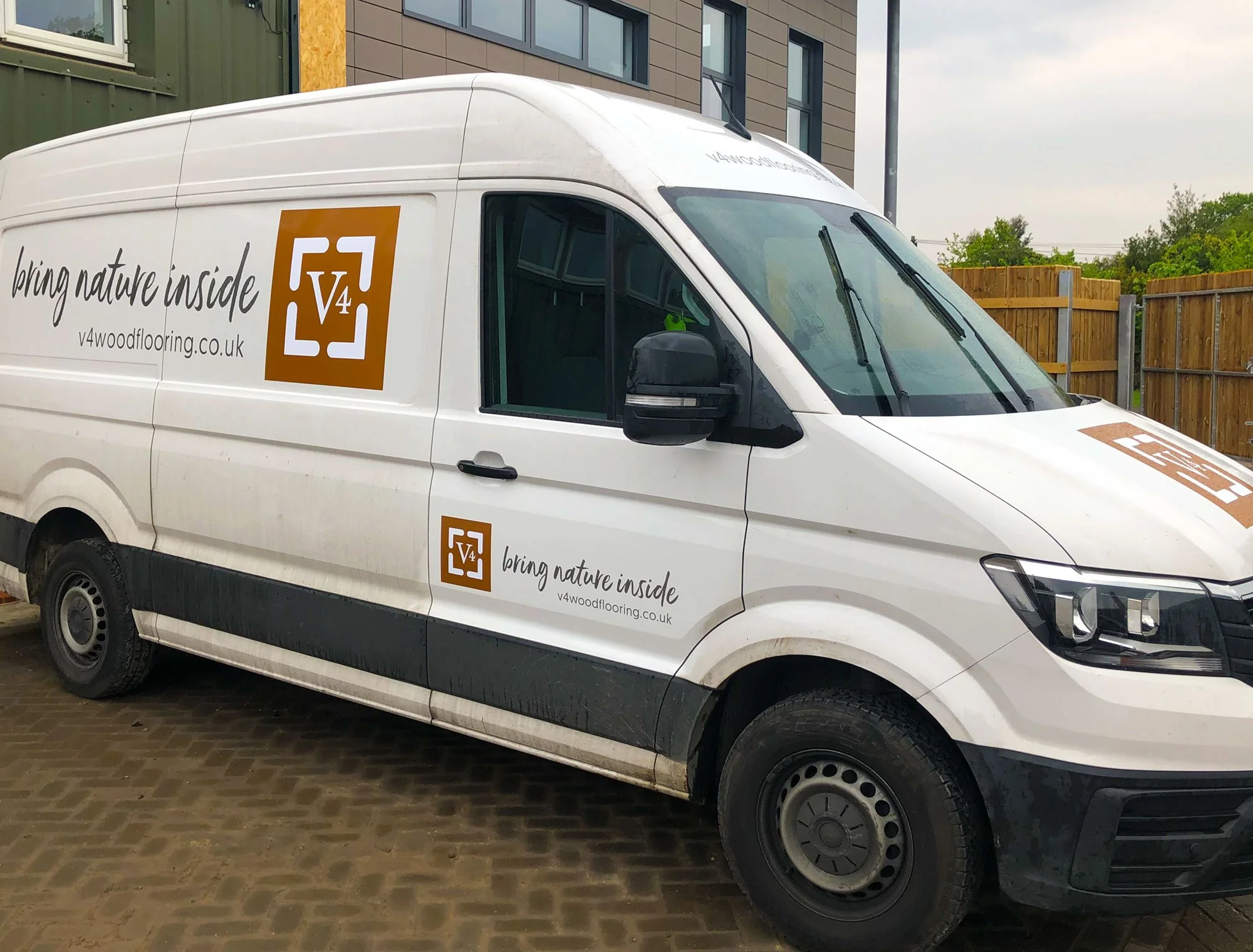 V4-van.jpg