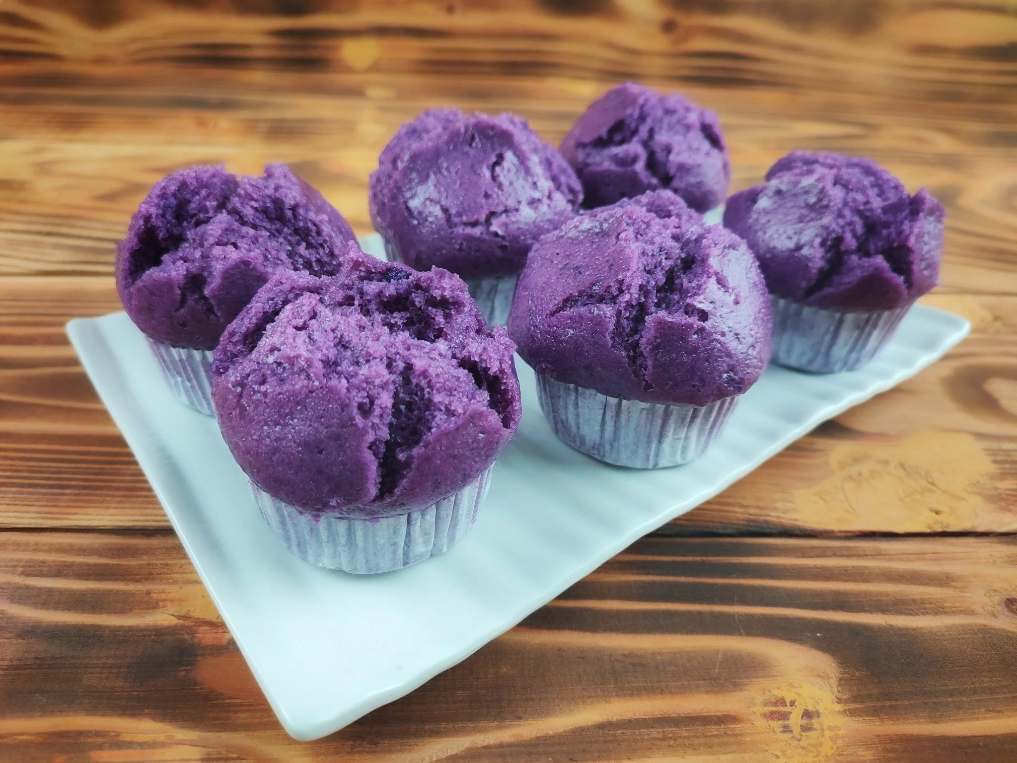 Soft, colourful and naturally sweet: these purple sweet potato cupcakes are as eye-catching as they are delicious. 💜🧁

How to make them:
1️⃣ Roast or steam purple sweet potatoes, mash until smooth.
2️⃣ Mix with sugar, eggs, neutral oil and a splash