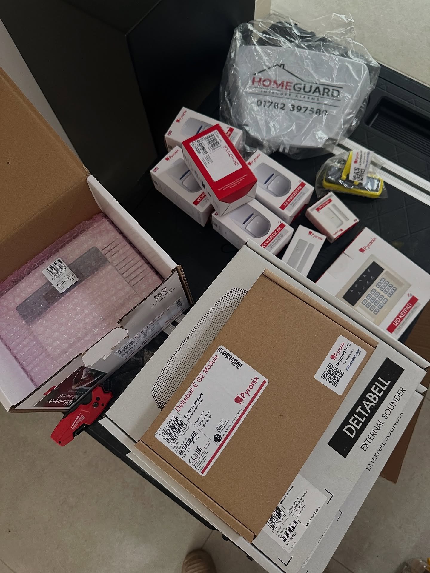 Sunday morning fitting. Full pyronix enforcer going into an existing customers to sit alongside an IP HikVision CCTV system. 

📞 If you are after something similar please get in touch. 

☎️ 24hr telephone number. 
  01782 397589

#hikvision #hikvisi
