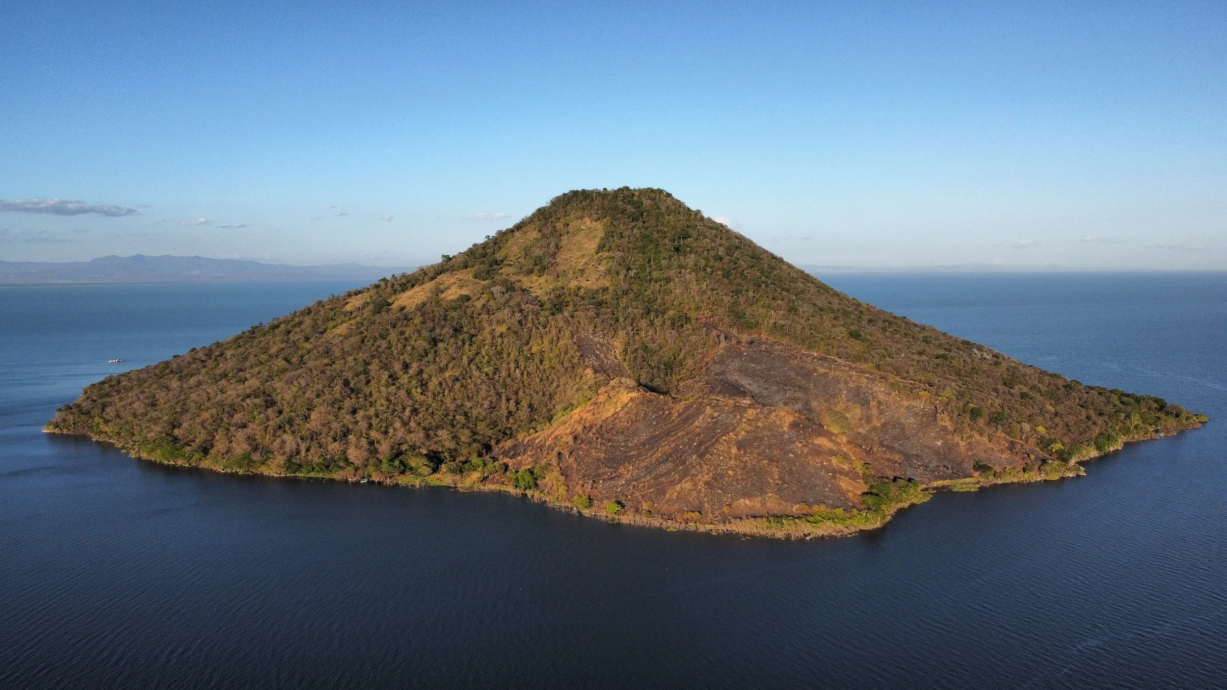Caminata Diurna al Volcan Momotombito