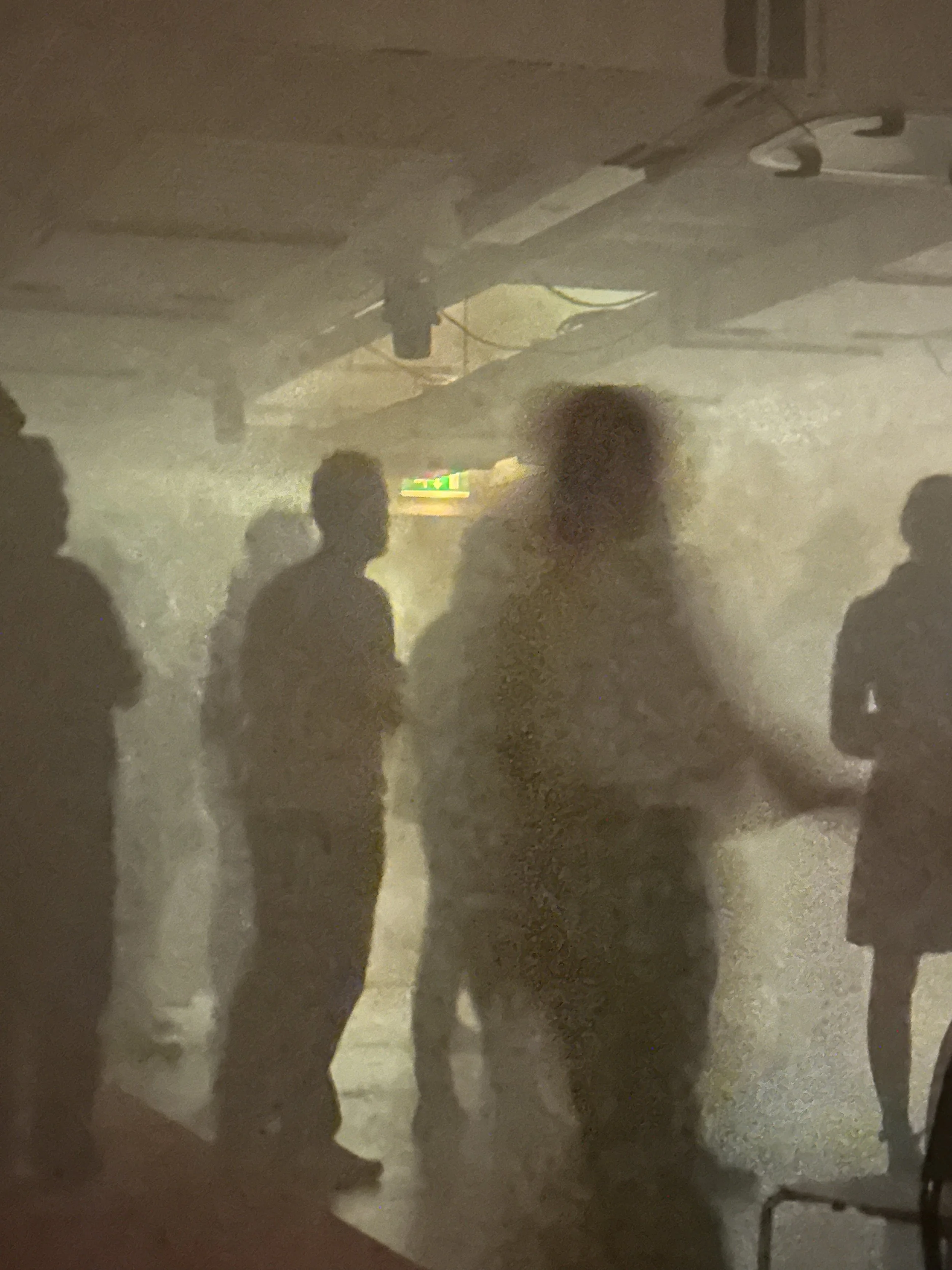 Yöllä, kaupungin alla