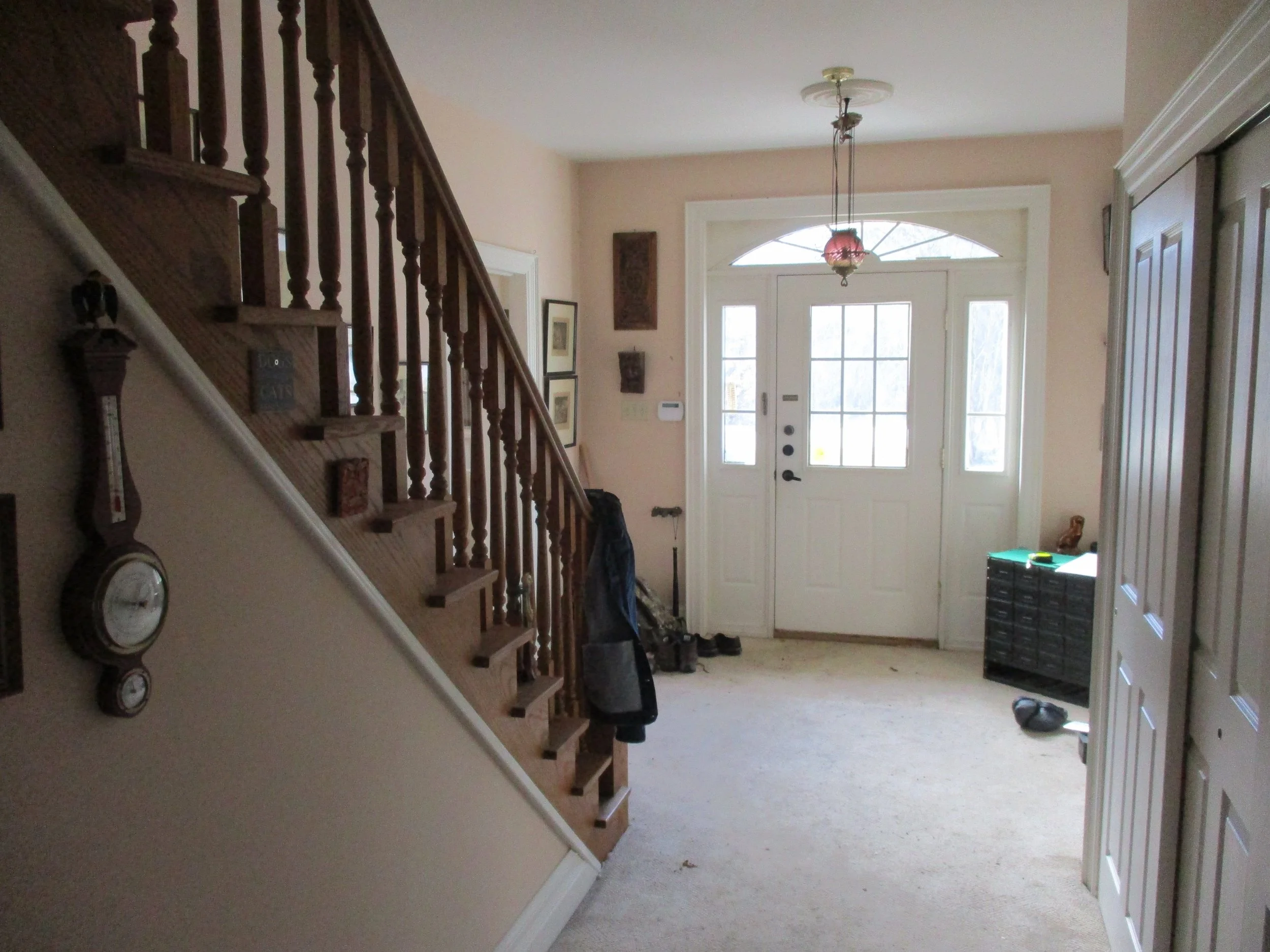 14 to sw sidestair+front dr.JPG