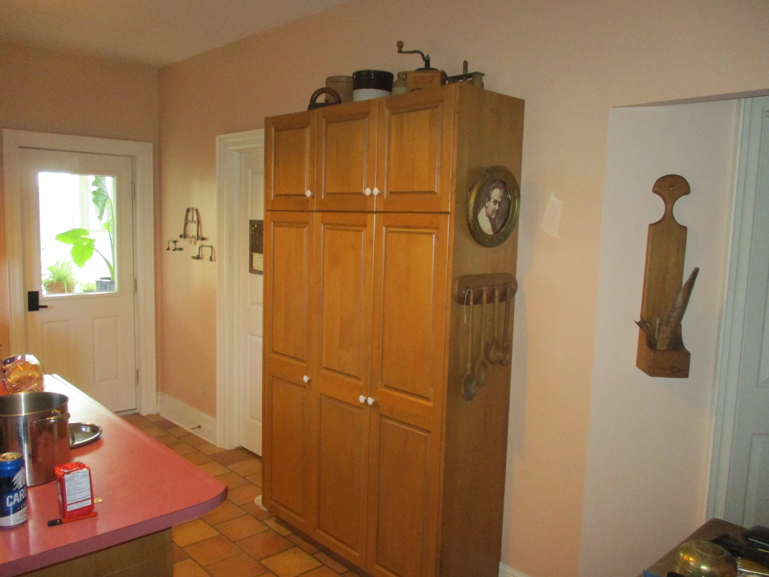 05 to sw crnrdrs to sunrm+laund.JPG