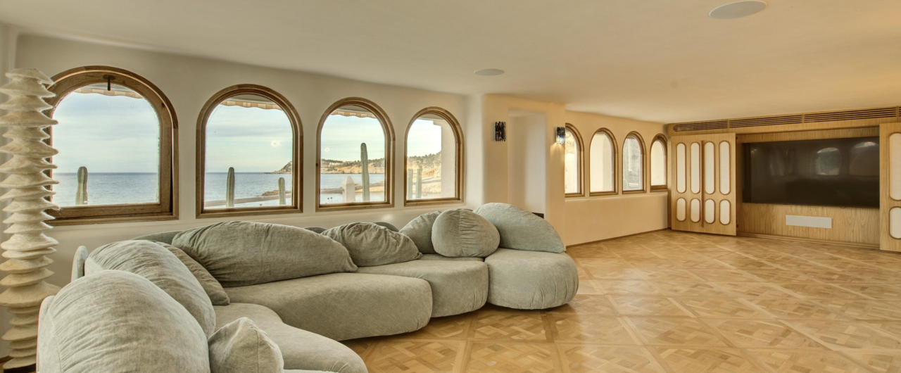 lovely-ibiza-location-ibiza-villa-deli-xarraca8.png