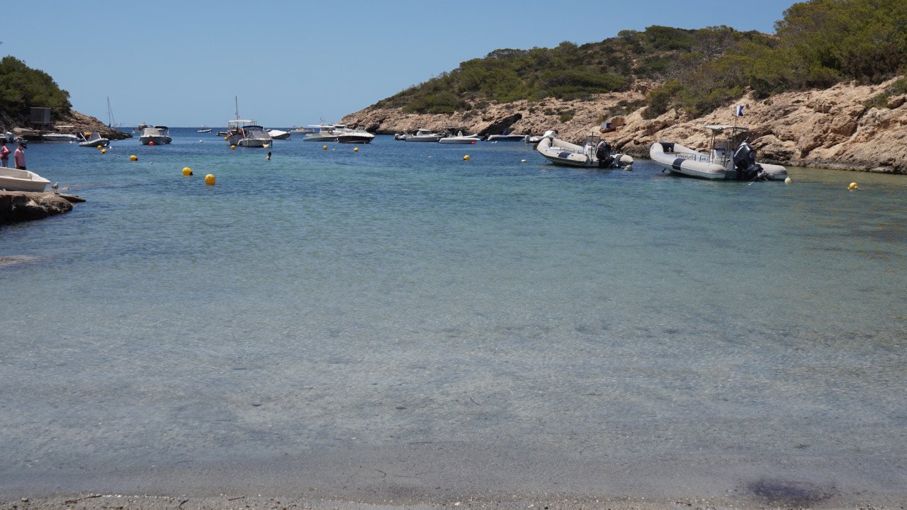 lovely-locations-busy-beach-portinatx-los-enamorados7.JPG