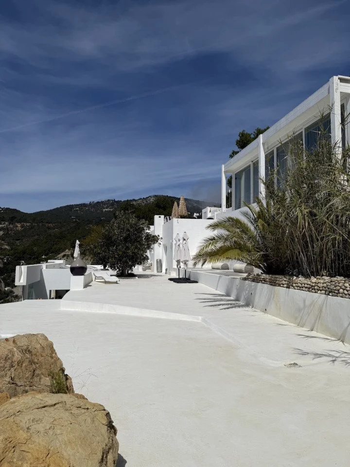 lovely-productions-ibiza-locations-locations-white-villa-es-cubells-seaview13.JPG