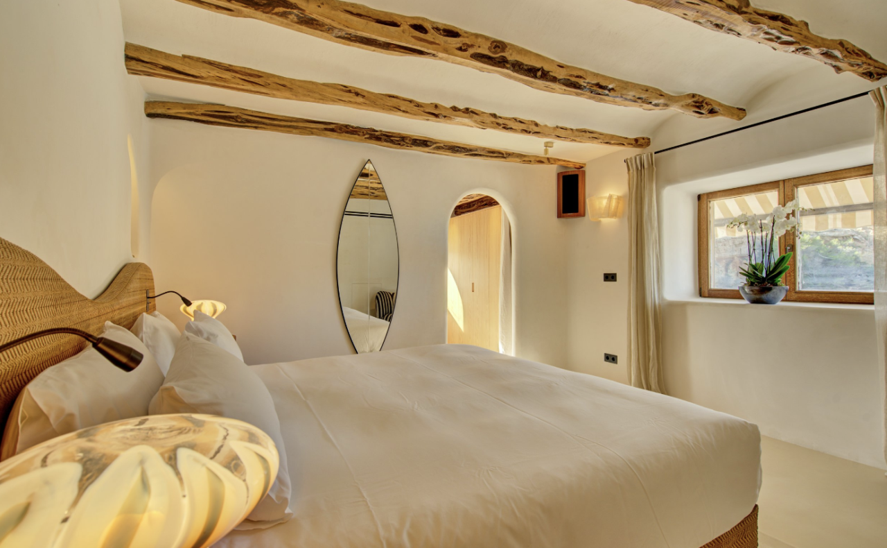 lovely-ibiza-location-ibiza-villa-deli-xarraca11.png