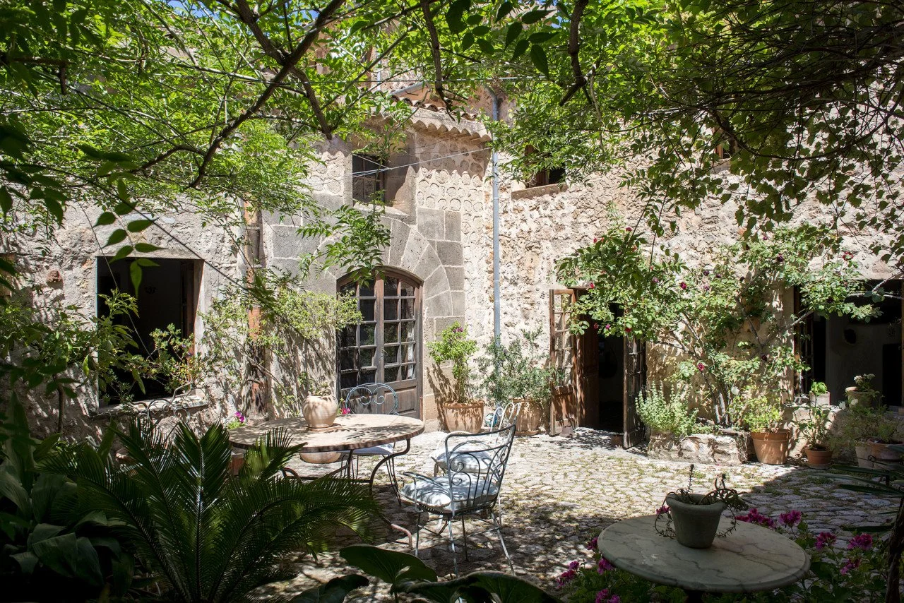 lovely-locations-mallorca-rental-finca-shoot-pool6 (1).jpg