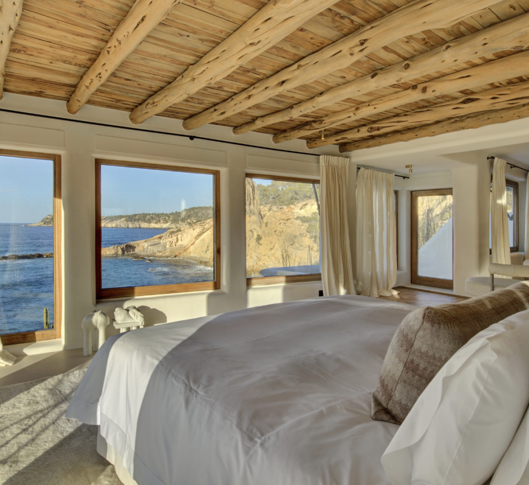 lovely-ibiza-location-ibiza-villa-deli-xarraca12.png