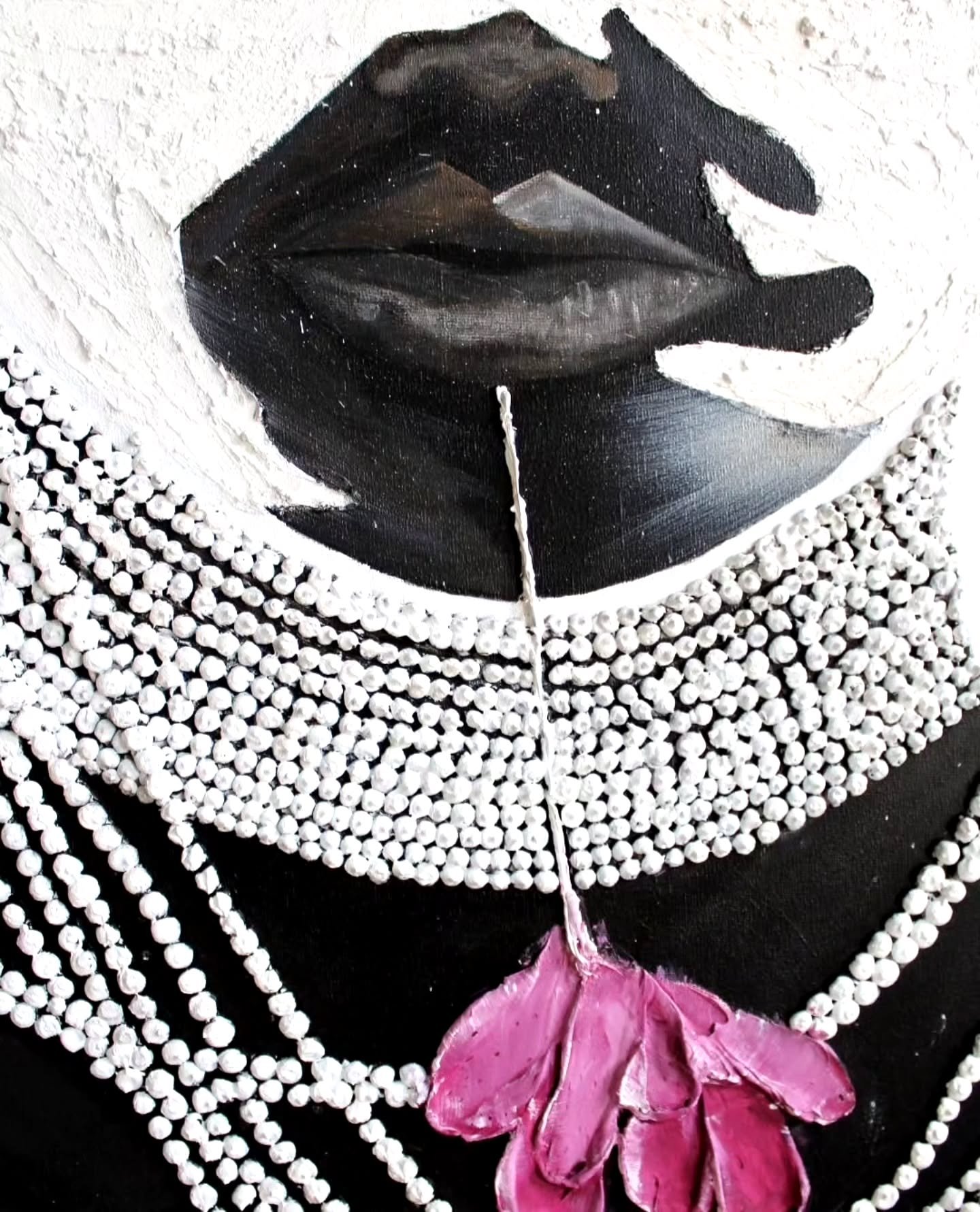 MALAI |  92x76cm

The contrast between the monochrome of the face and the floral intensity is not only visually captivating, but symbolizes the union between introspection and expression, between tradition and a contemporary, free and rooted femininity.