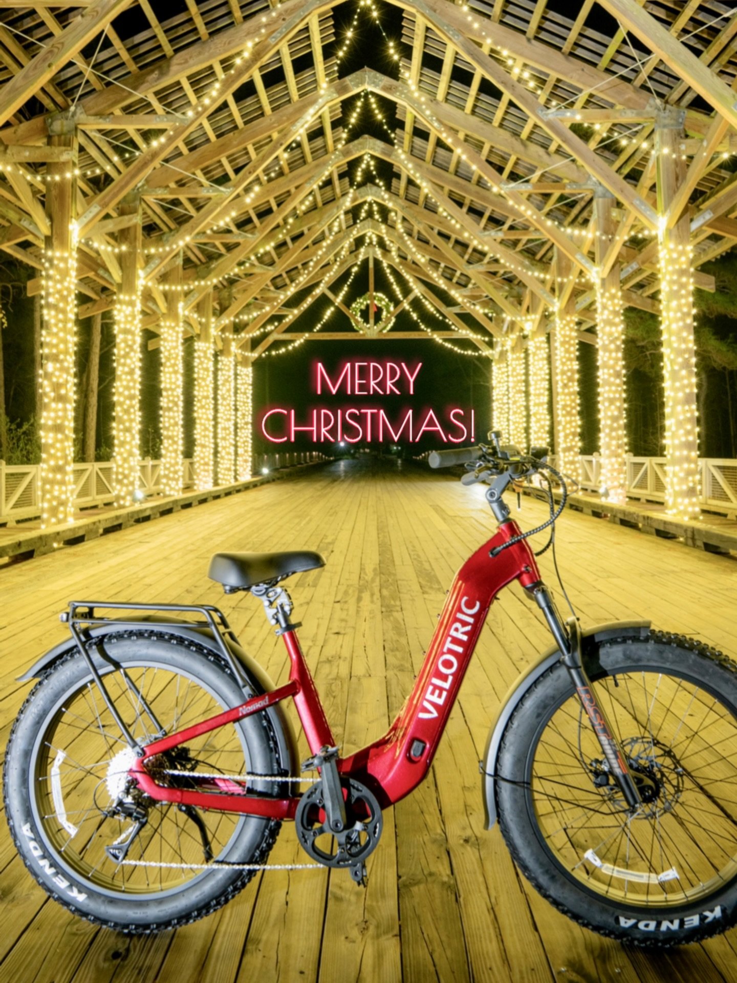 Holiday lights + open roads + a little electric joy ✨🚲 

Merry Christmas from our Eventure crew! 🎄