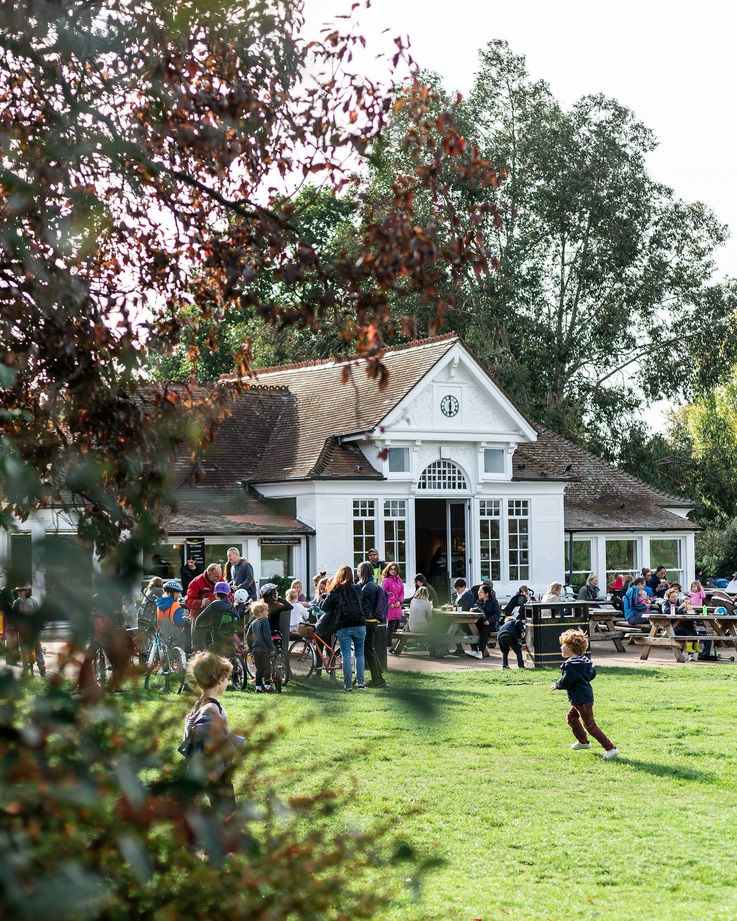 The Forecast for Fathers Day?

Park Strolls, Pizza Slices and Pure Sunshine (hopefully?! 🤞🏼🌦️)

Celebrate with us this Sunday. You can find our super Sourdough Pizzas 🍕 at:

📍The Pheasantry #bushypark
📍Chiswick House Cafe @chiswick_house 
📍Dul