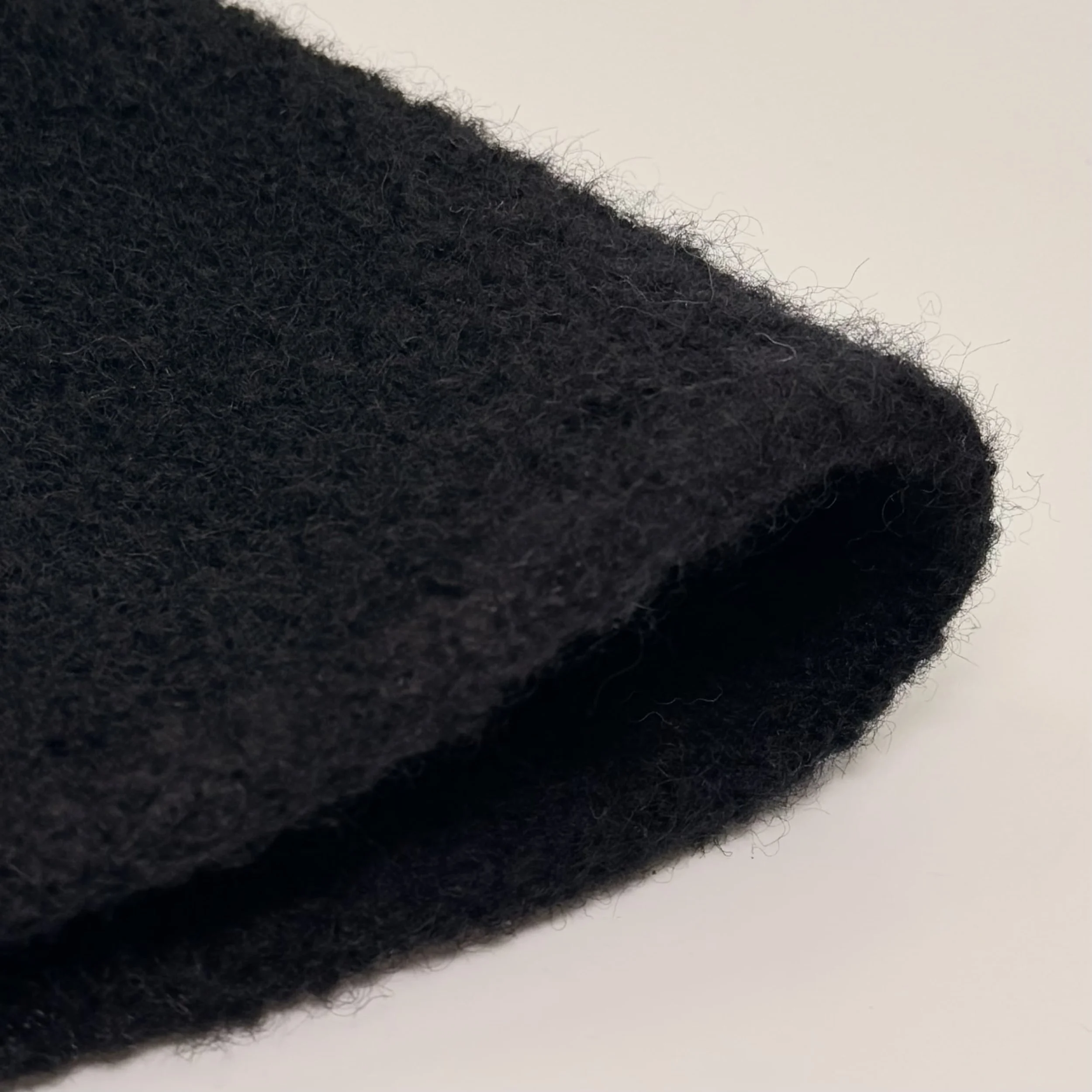 Bondon seamless wool sauna hat in Jet,detail view