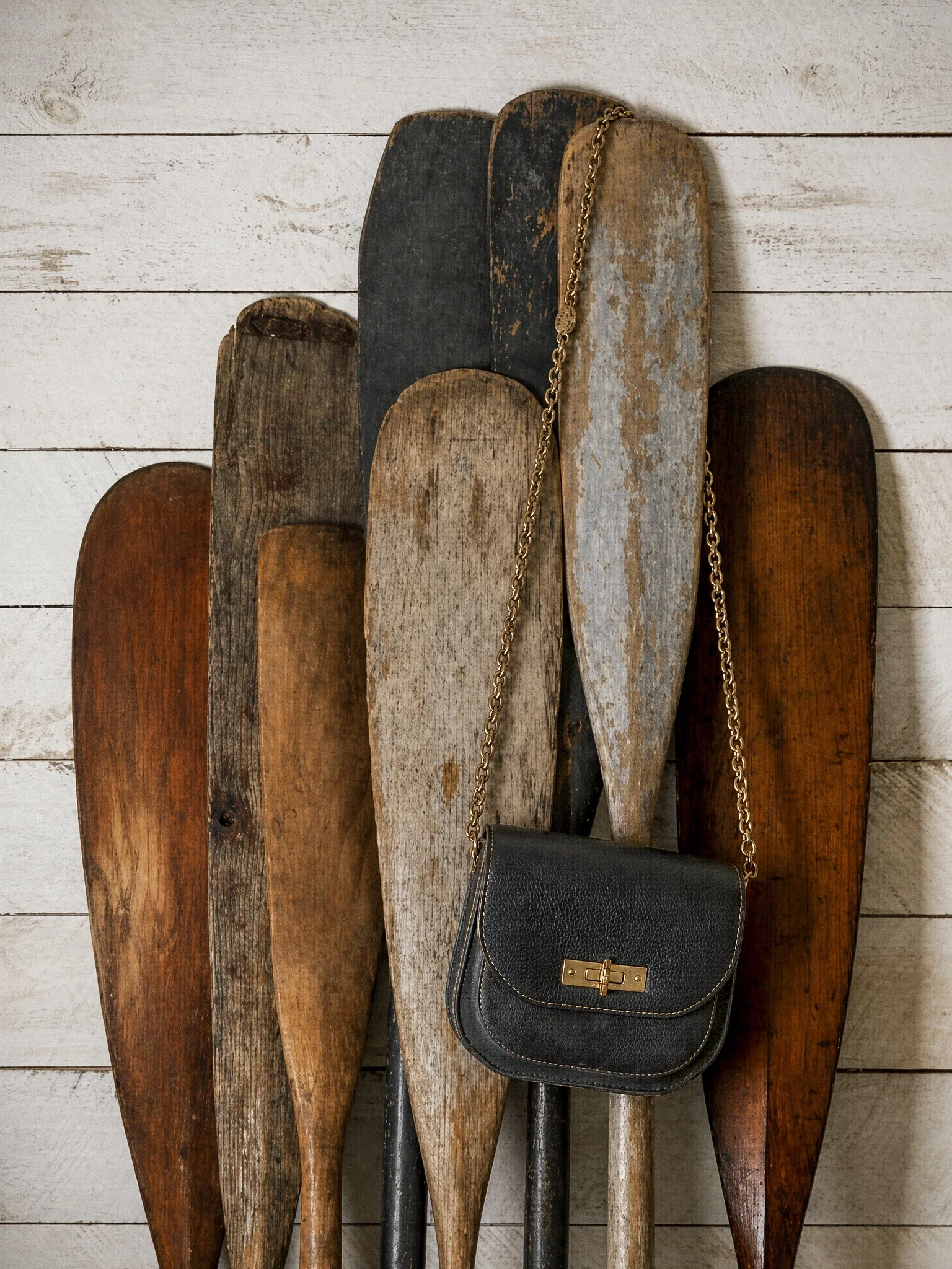 bag_hanging_from_oars.jpg