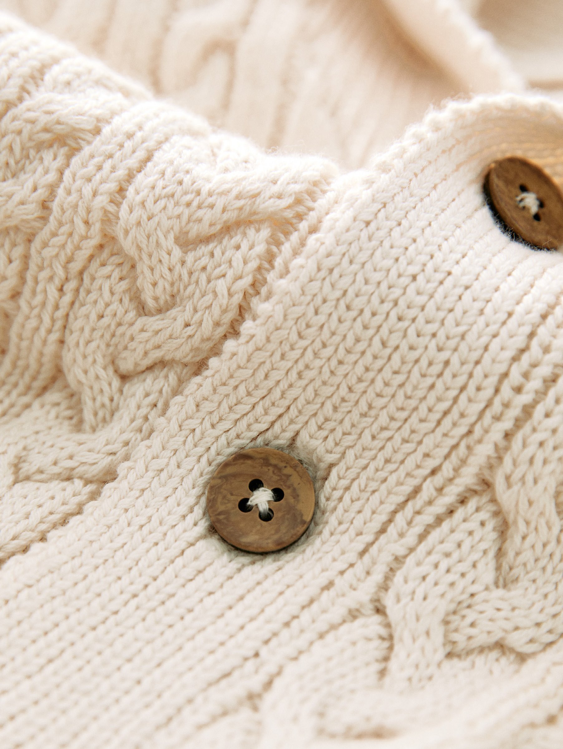 BT_LOOKBOOK_AU_Page_32_Image_0006.jpg