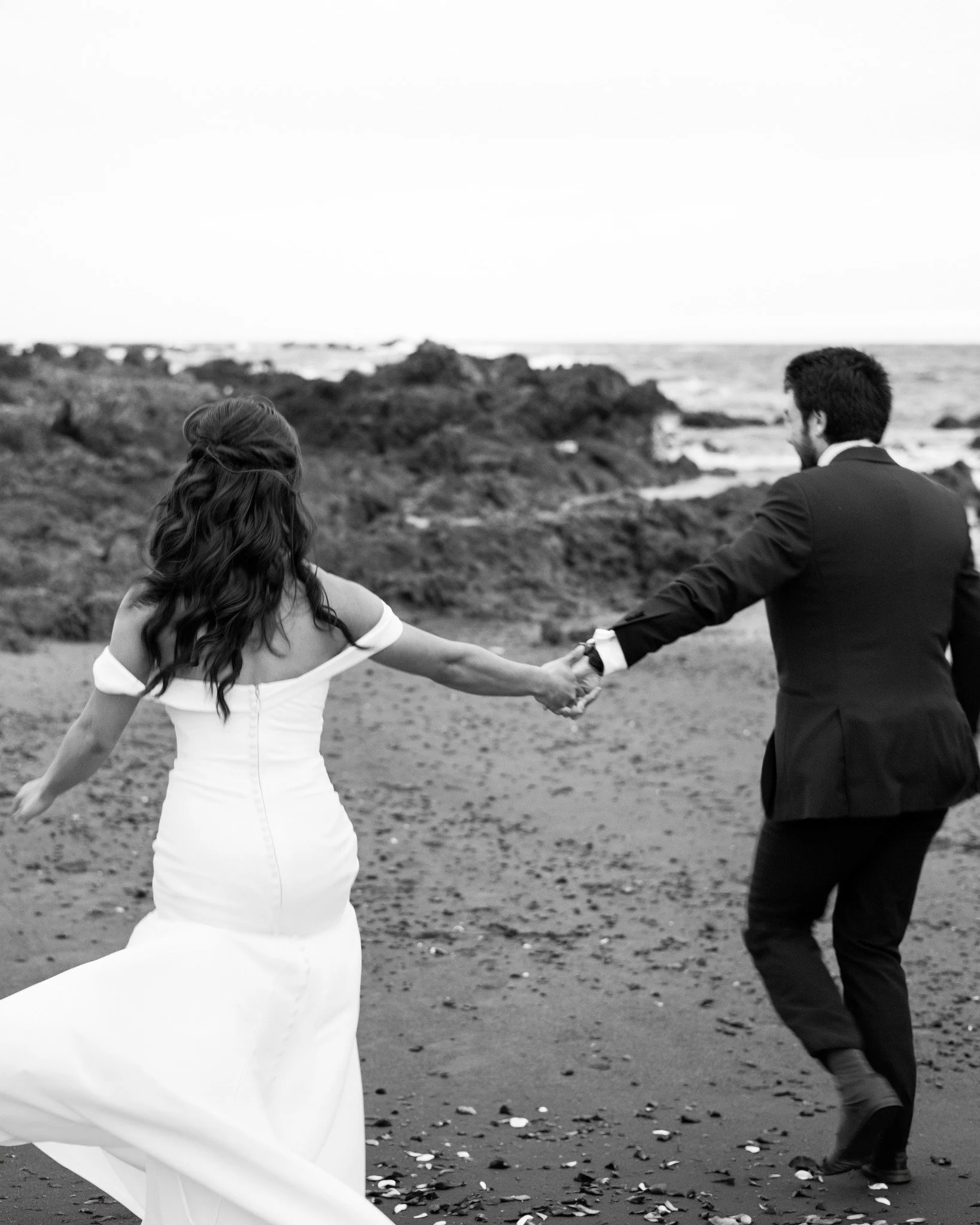 Ezra &amp; Louie, running wild along Island Bay 🌊

A gusty Wellington day, windswept hair and wedding outfits flying, and these two just went with it.

Wind? Embraced.
Wedding outfits? Still looking 🔥
These two? Unbothered.

#WellingtonWeddingPhoto