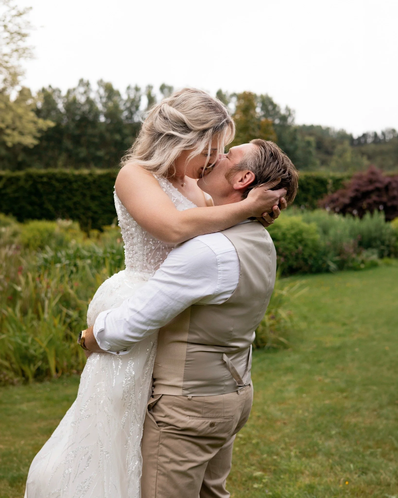 Liz &amp; Elliot, two adventurous firefighters who brought their own unique brand of love, laughter and energy to their wedding day. 🤍

These two were an absolute joy to photograph. Their natural connection and undeniable chemistry made capturing th
