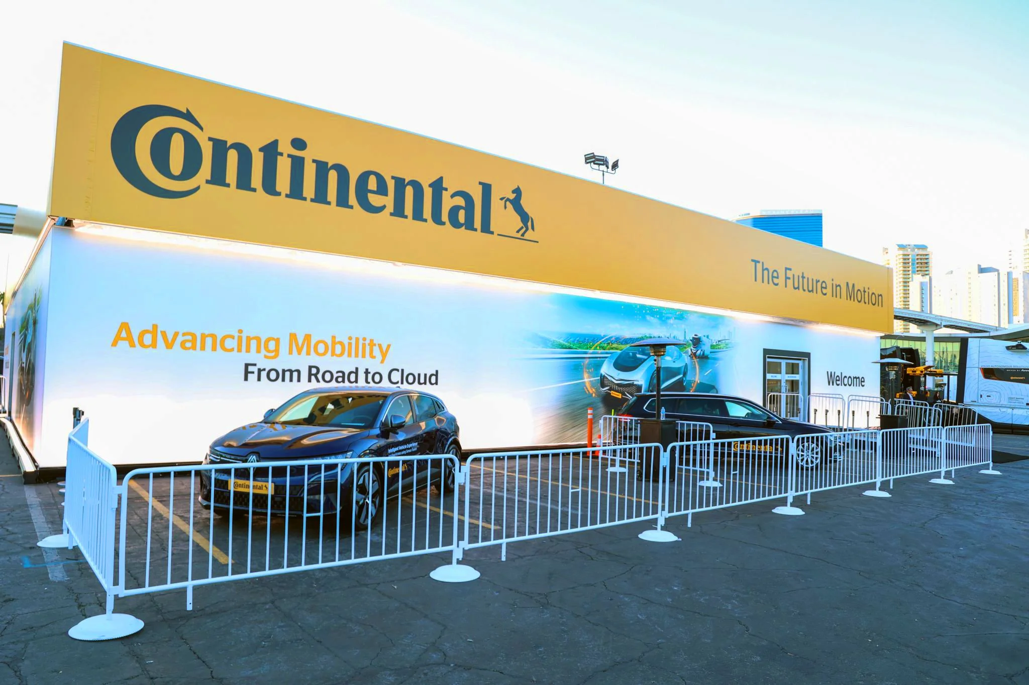 Continental outdoor display