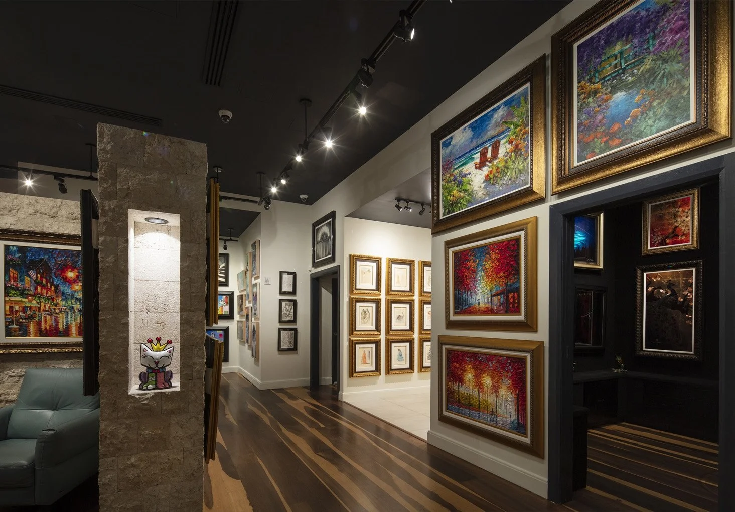 Park West Gallery interior