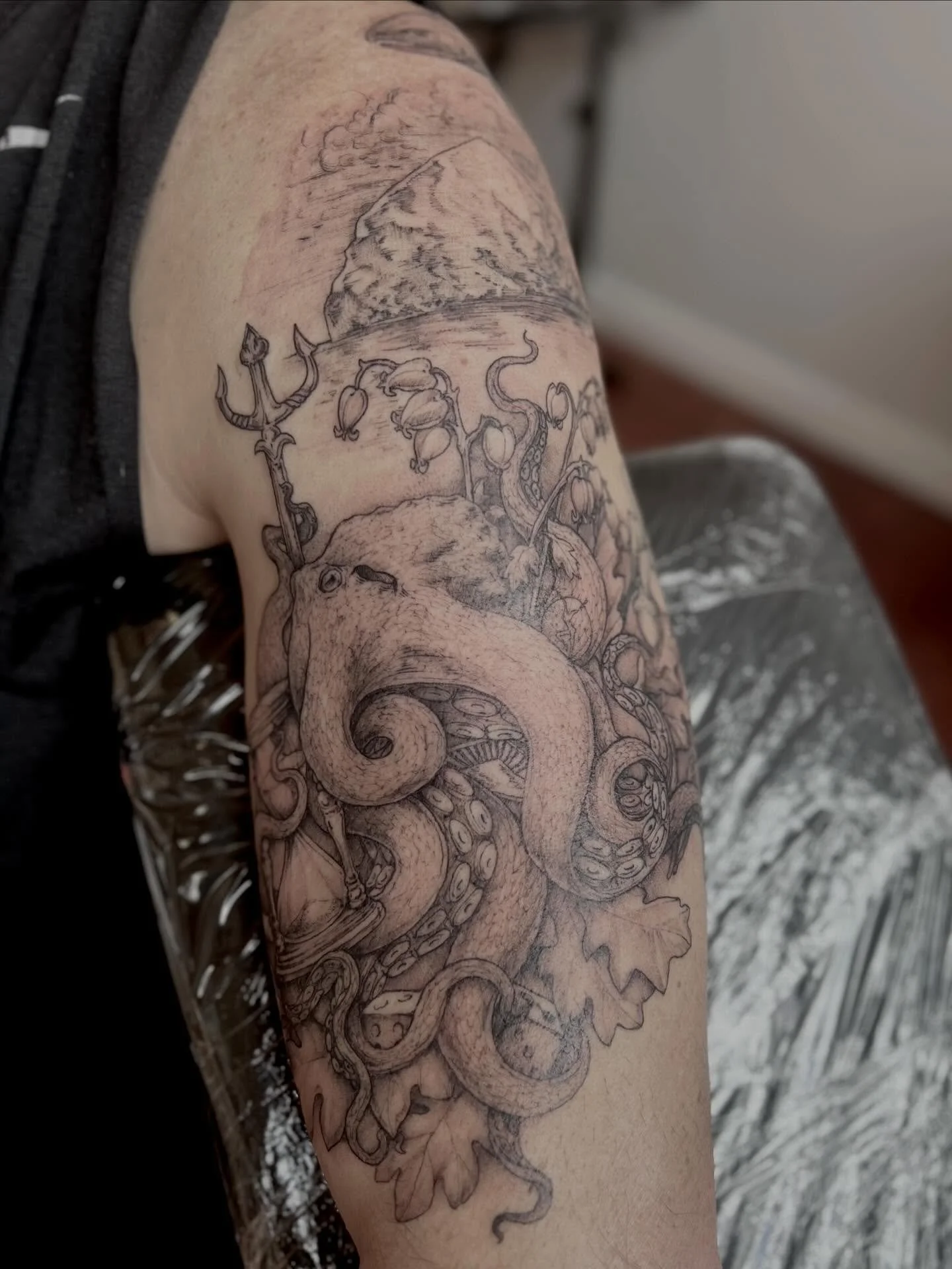 Scott had quite a list and I got it all in there! (Yes the tattoo of an octopus has a tattoo of the Dave Matthews Band logo) 
.
.
.
.
.
.

#engraving #engravingtattoo #pnwtattoo #blackwork #tattoo botanicaltattoo finelinetattoo naturetattoo portland 