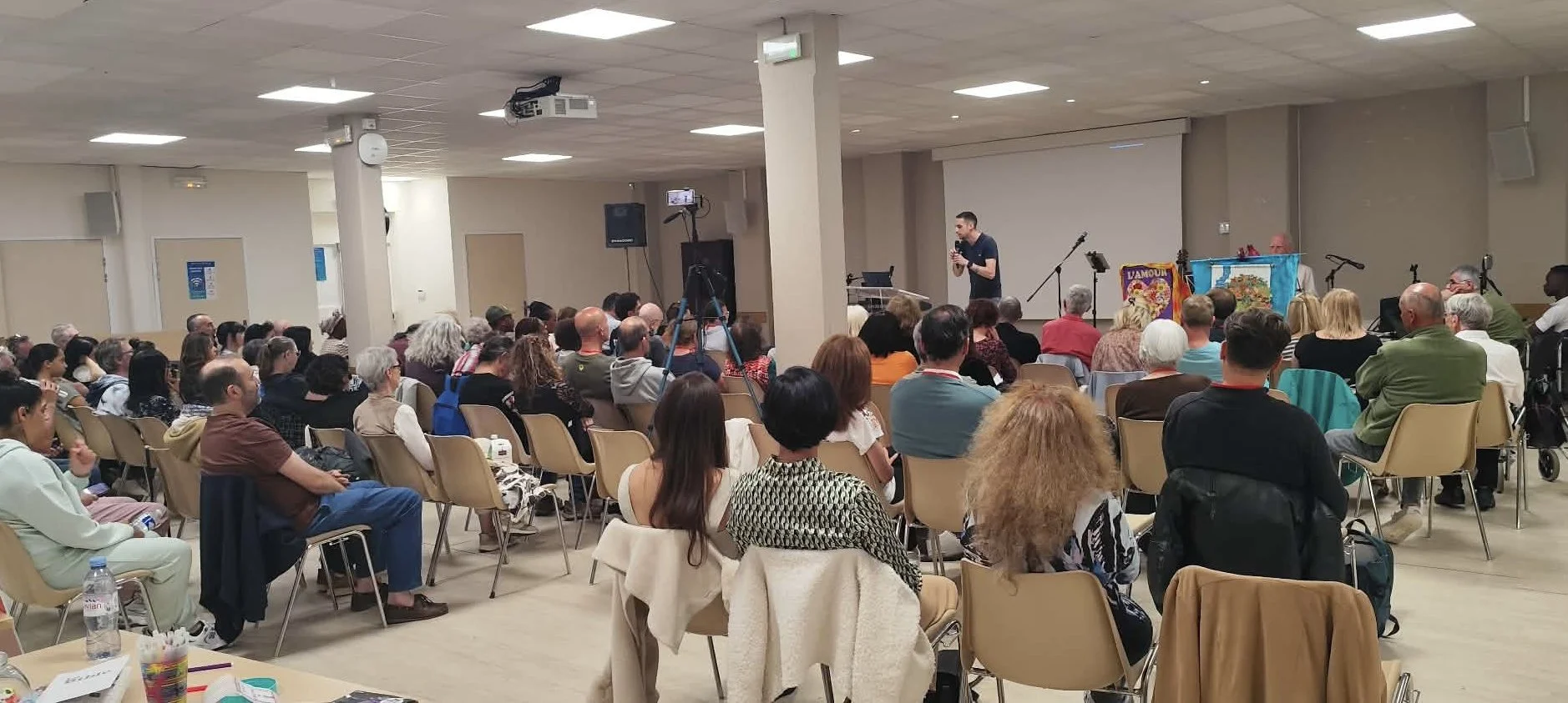 Il faut que je te raconte ce qu'il s'est passé à Nice !