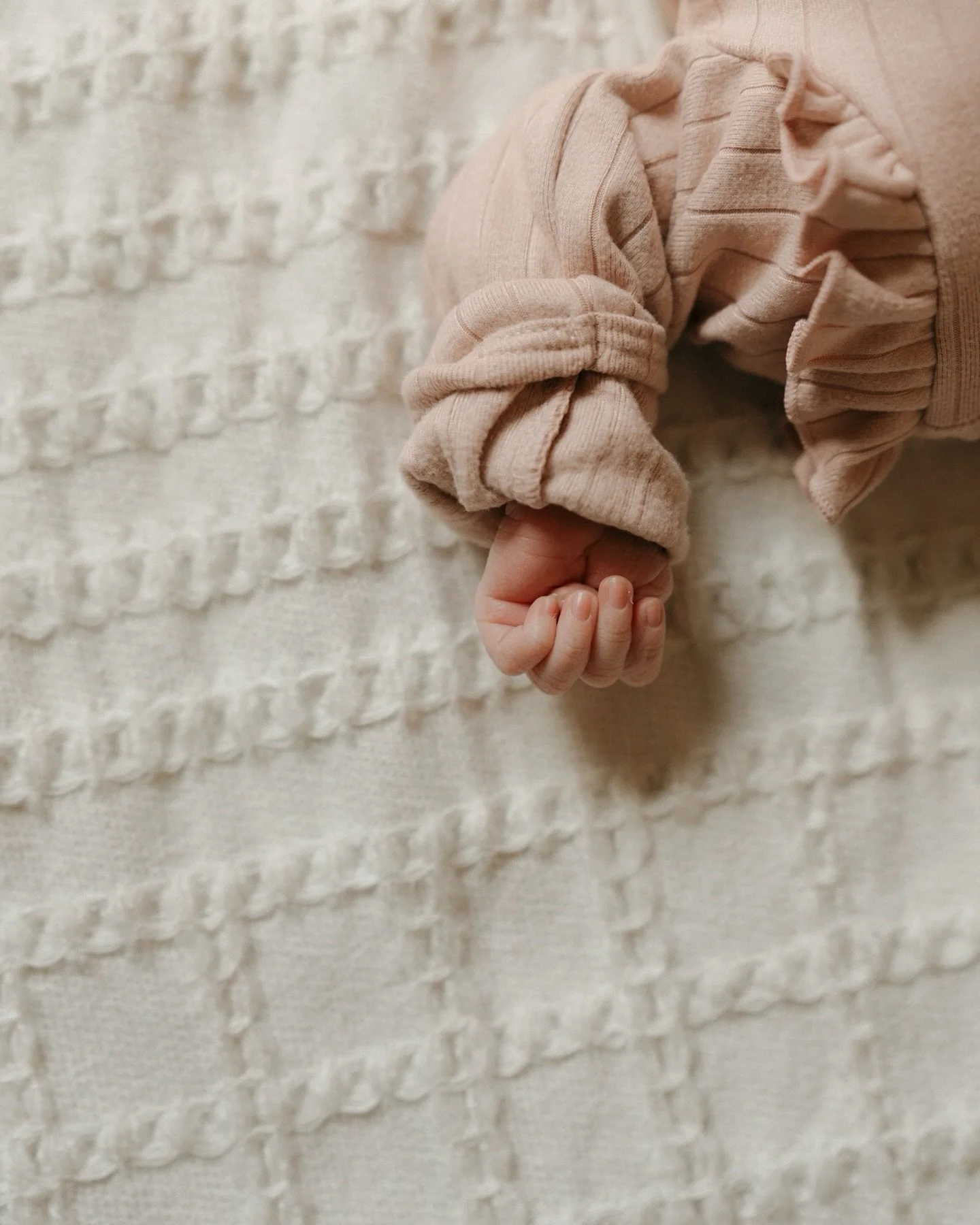 Little details 🪽

#grandforksphotographer #grandforksnewbornphotographer #grandforksfamilyphotographer #northdakotaphotographer