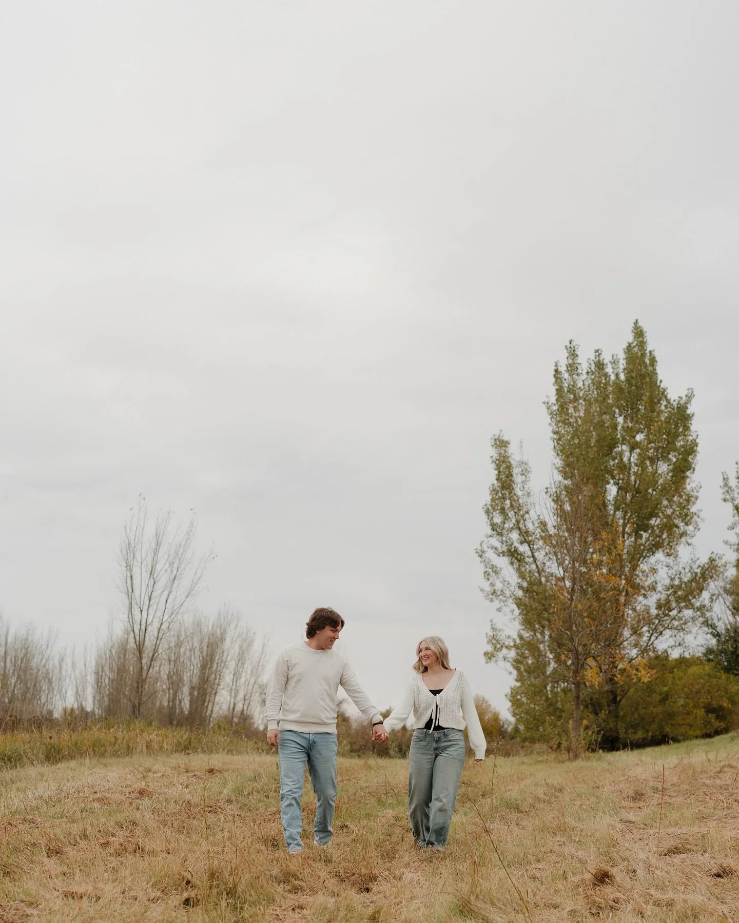 The best part of love is how natural it feels with the right person 🫶

#grandforks #northdakota #grandforksphotographer #northdakotaphotographer