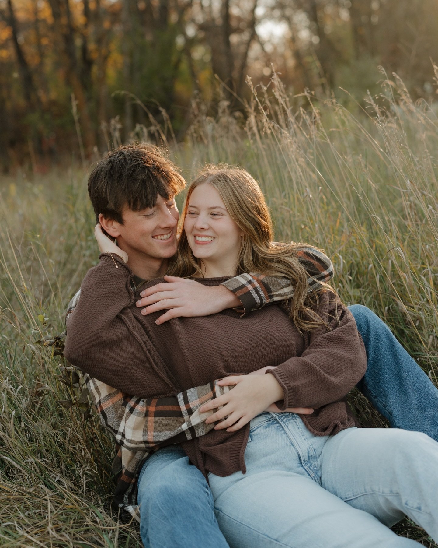 The golden autumn light was absolutely perfect for Gabby and Keaton&rsquo;s anniversary session ✨🍂

#grandforksphotographer #grandforks #northdakotaphotographer #minnesotaphotographer #turtleriver #turtleriverstatepark