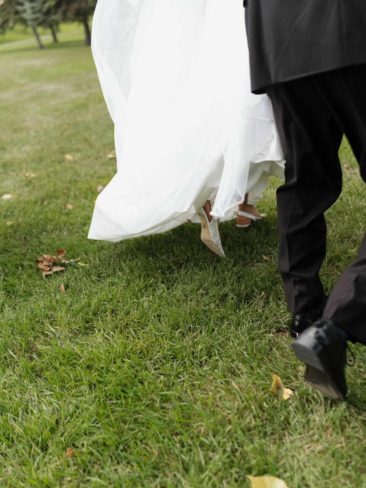 Between the big moments 🤍

Second shot for @alexasteenphoto 

#grandforksphotographer #grandforksweddingphotographer #northdakotaweddingphotographer #grandforks