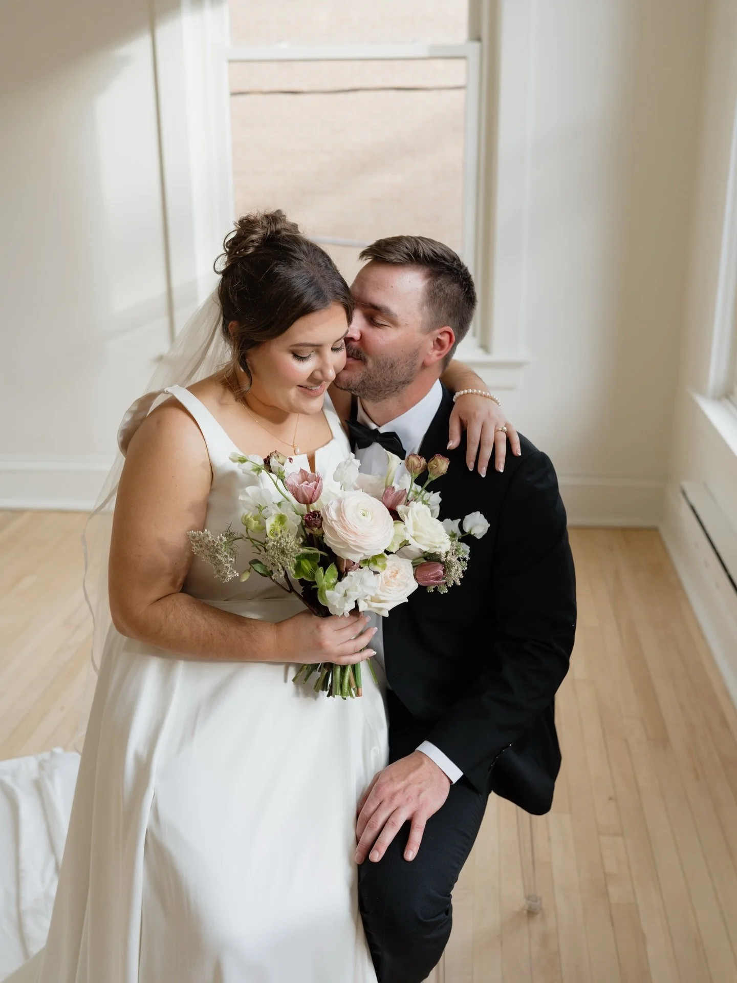 A perfectly timeless day in November spent at the @synclairevenue 🤍 Not one detail was overlooked&hellip;my favorite part was the cake topper that the bride&rsquo;s grandparents used on their own wedding day! If you&rsquo;re planning a day filled wi