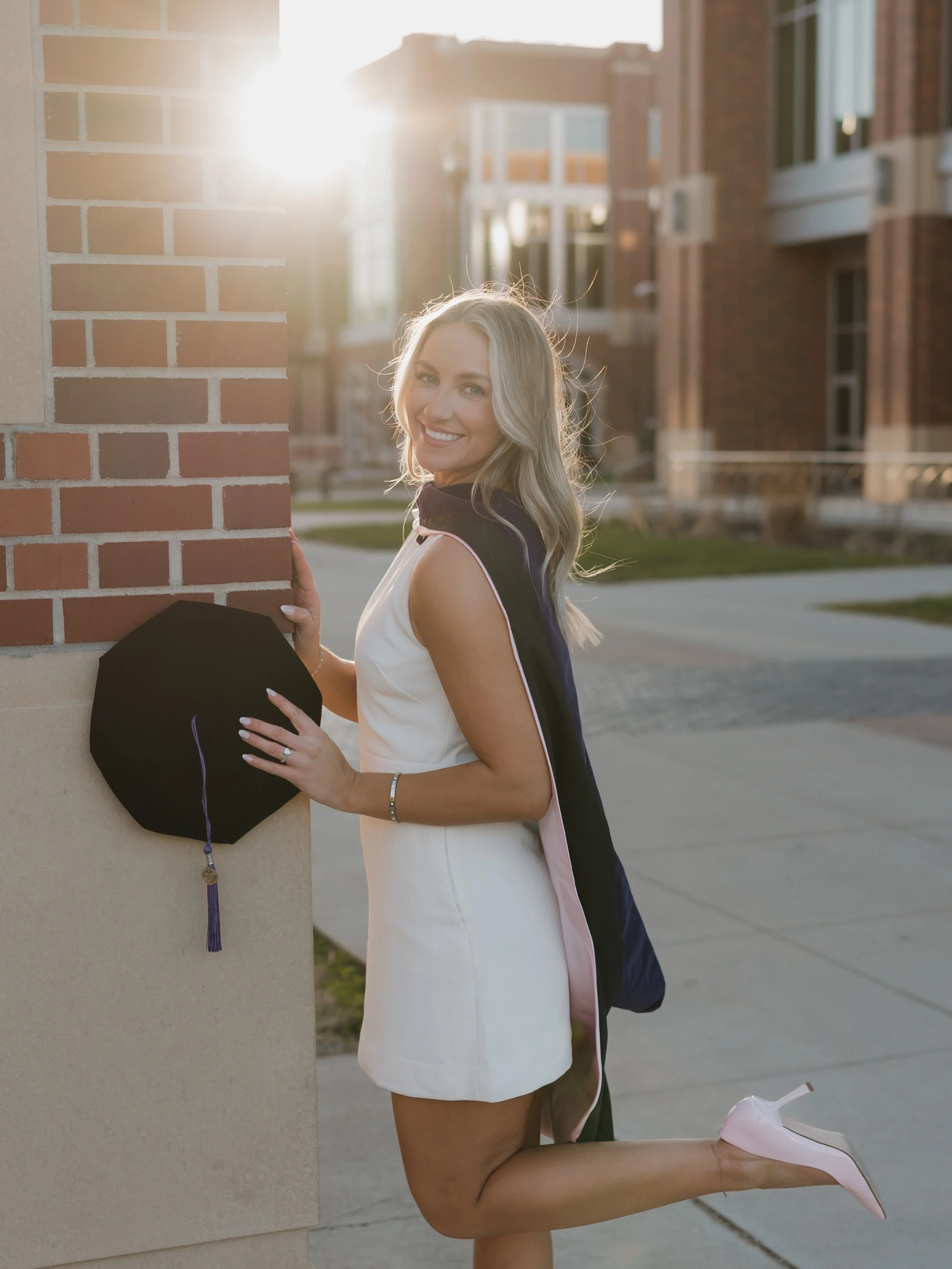 Absolutely could NOT wait to post these! Victoria is officially a Juris Doctor 🎓⚖️ @uofnorthdakota 

🏷️ university of North Dakota, UND, UND School of Law, graduation session, grad photography, North Dakota