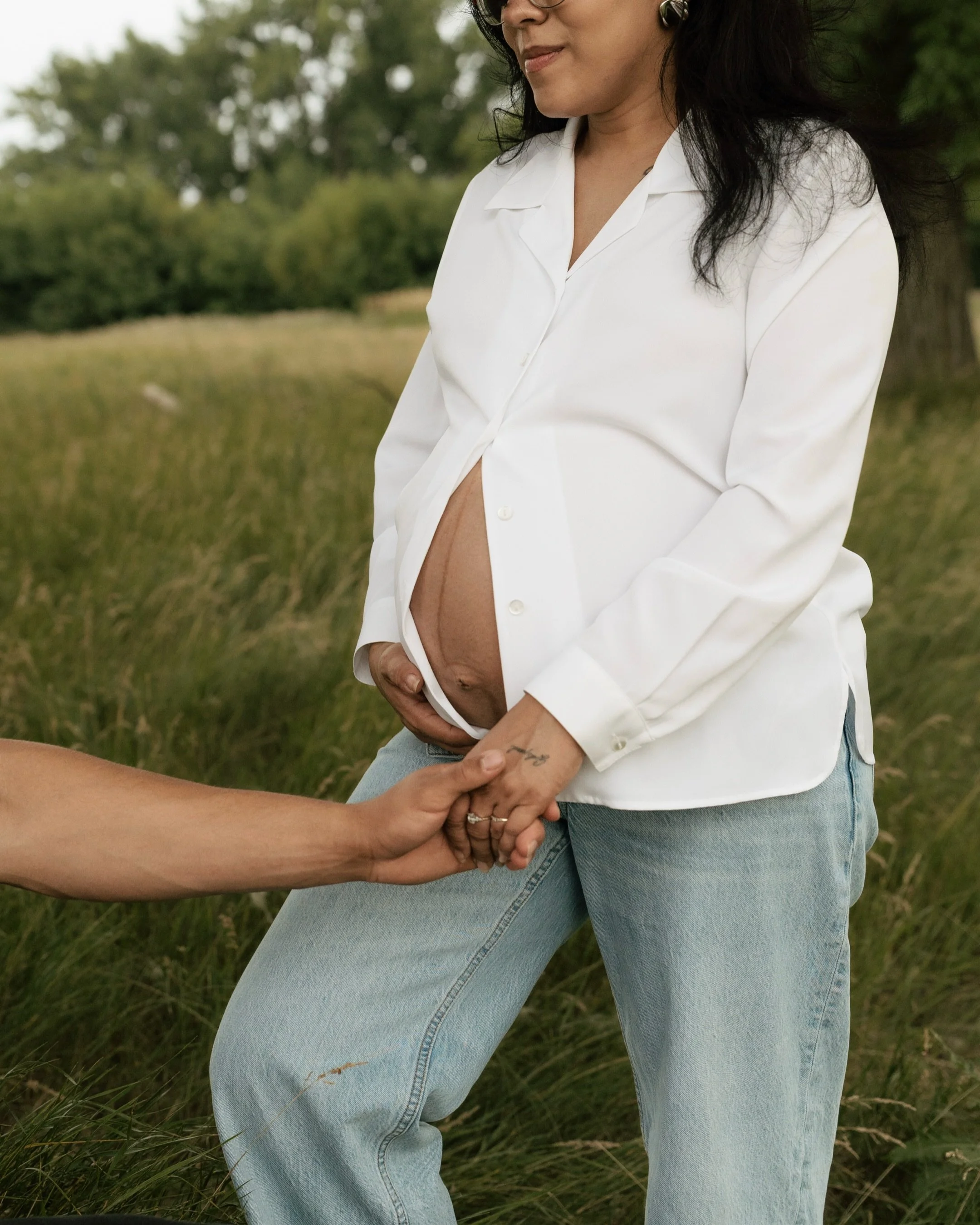 This was one of those sessions that felt so easy. Geneva had a vision in mind for her maternity photos to feel like the camera wasn&rsquo;t even there. Effortless. A little imperfect. Just her and Saul taking in these sweet moments before becoming a 