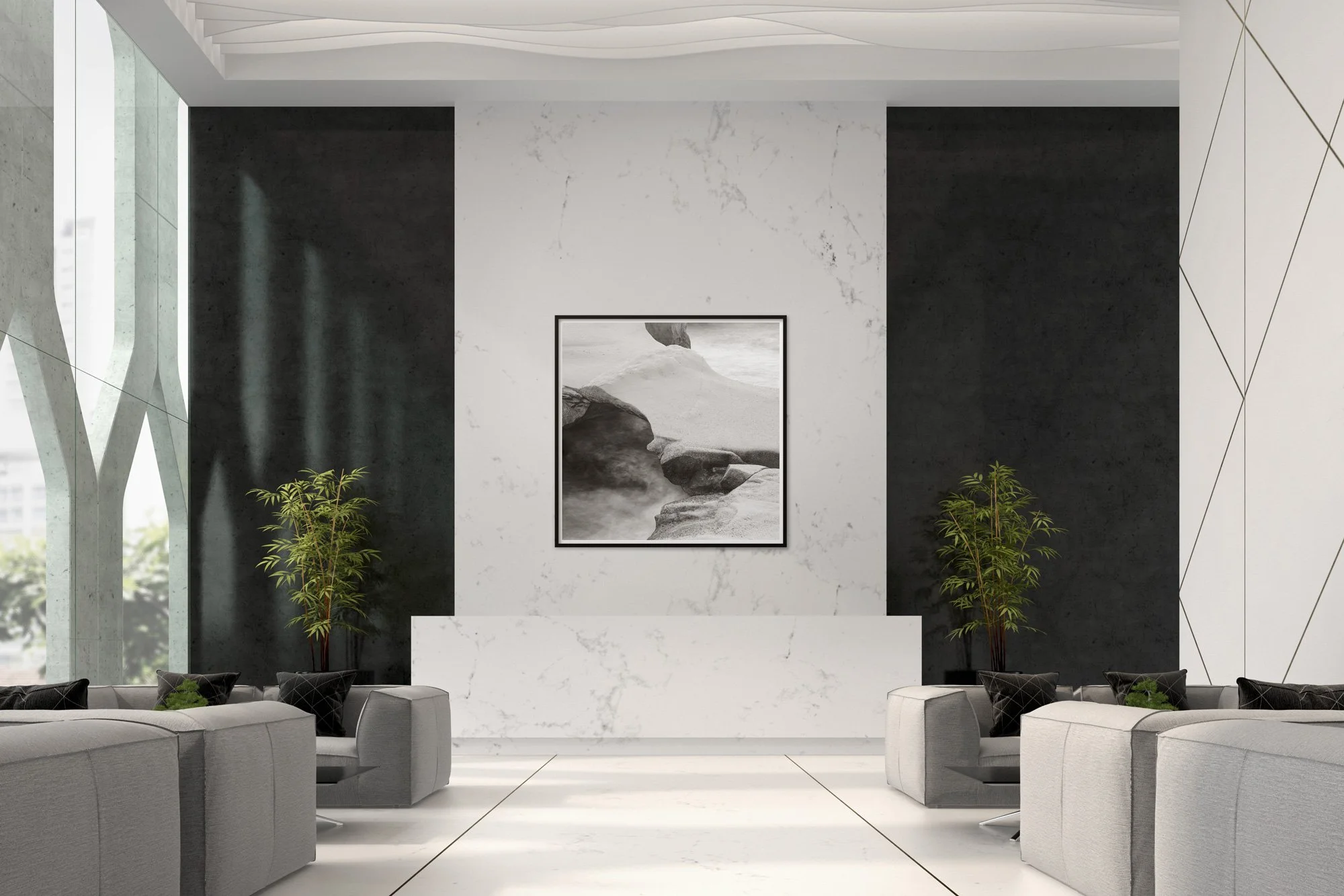 Moderner Wartebereich mit weißen und schwarzen Wänden, einem schwarzen und weißen Bild mit Steinen und Wasser, zwei Pflanzen in Töpfen sowie weißen Sesseln mit schwarzen Kissen.