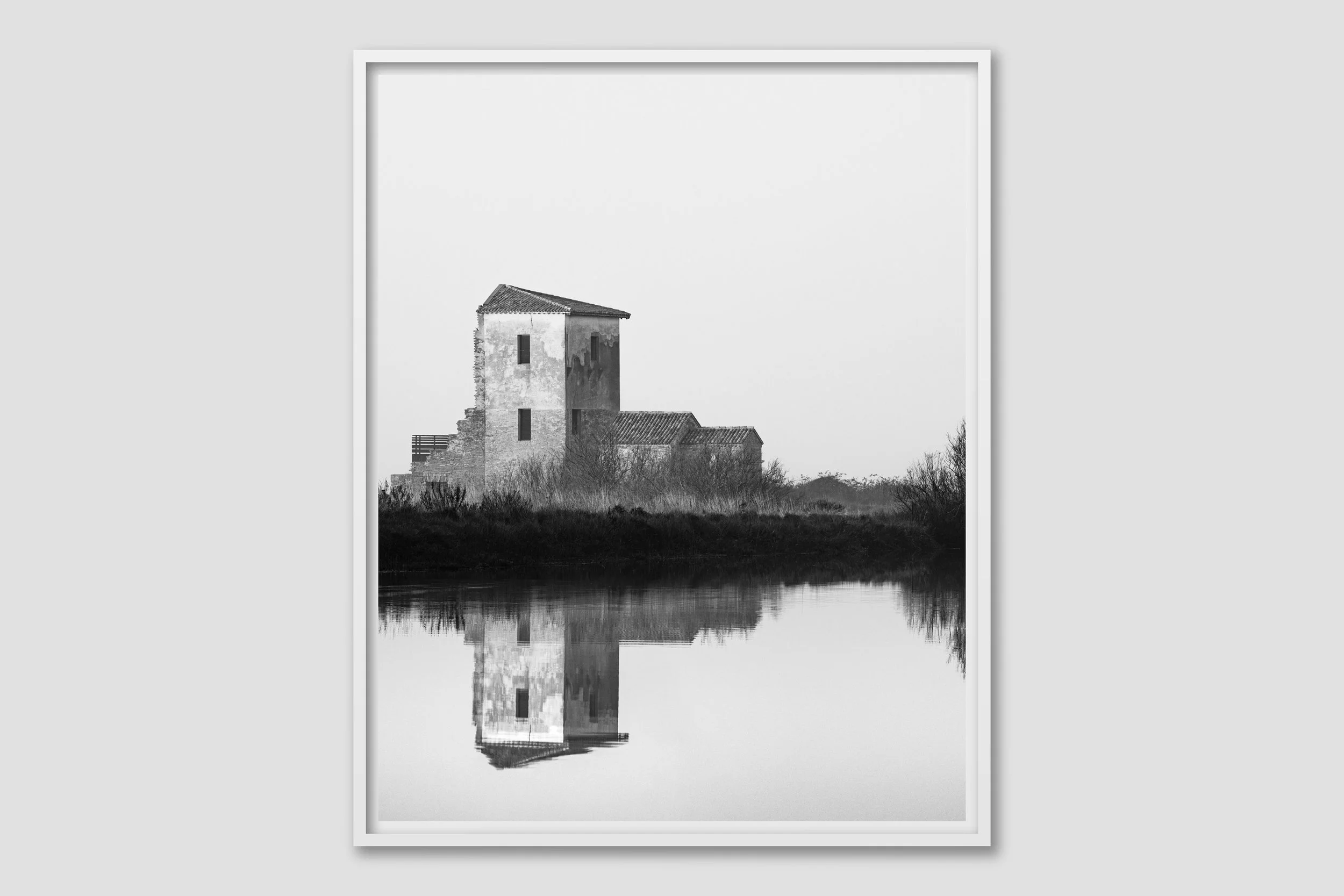 LAGOON MONO 04 - white frame