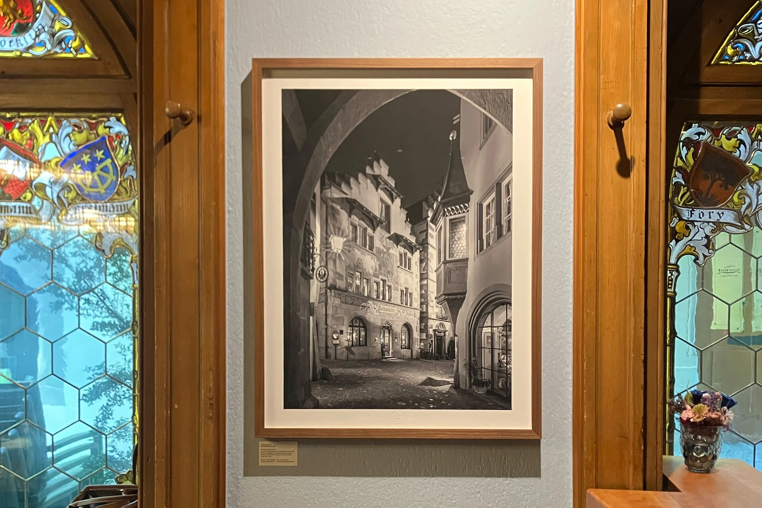 Wandbild im Rathauskeller zeigt eine Nachtaufnahmen des Rathauskellers
