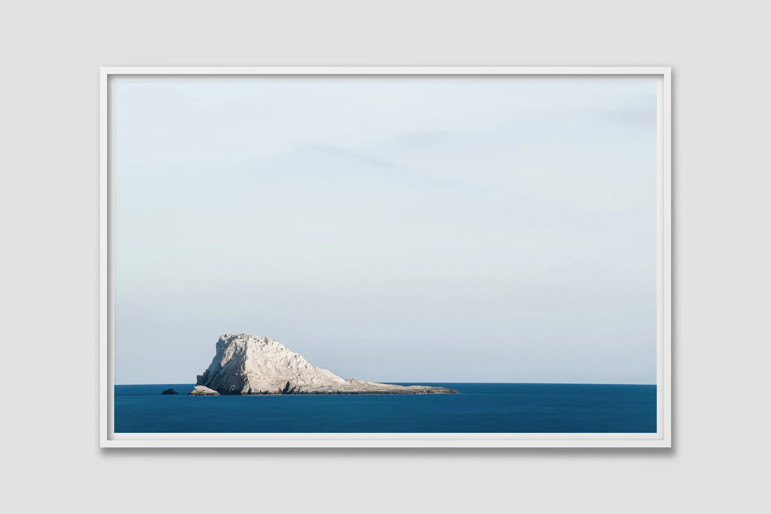 SEA 08 - white frame