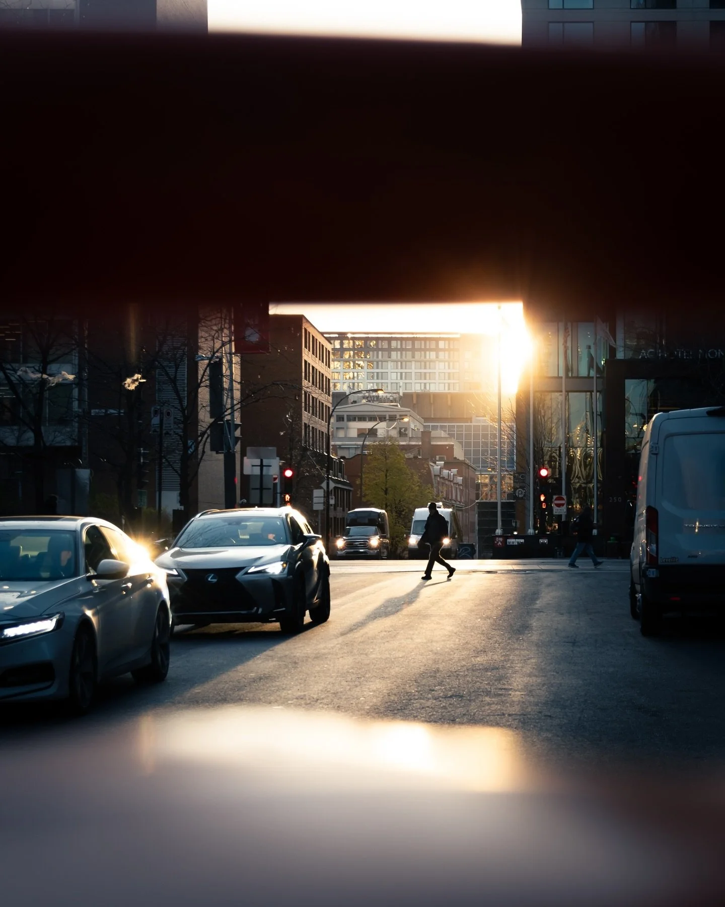 Variation autour d&rsquo;une r&egrave;gle de composition: Utiliser un cadre dans son image pour recentrer son sujet et lui donner plus d&rsquo;importance dans l&rsquo;image. Est-ce r&eacute;ussi? As-tu une id&eacute;e de ce qui m&rsquo;a donn&eacute;