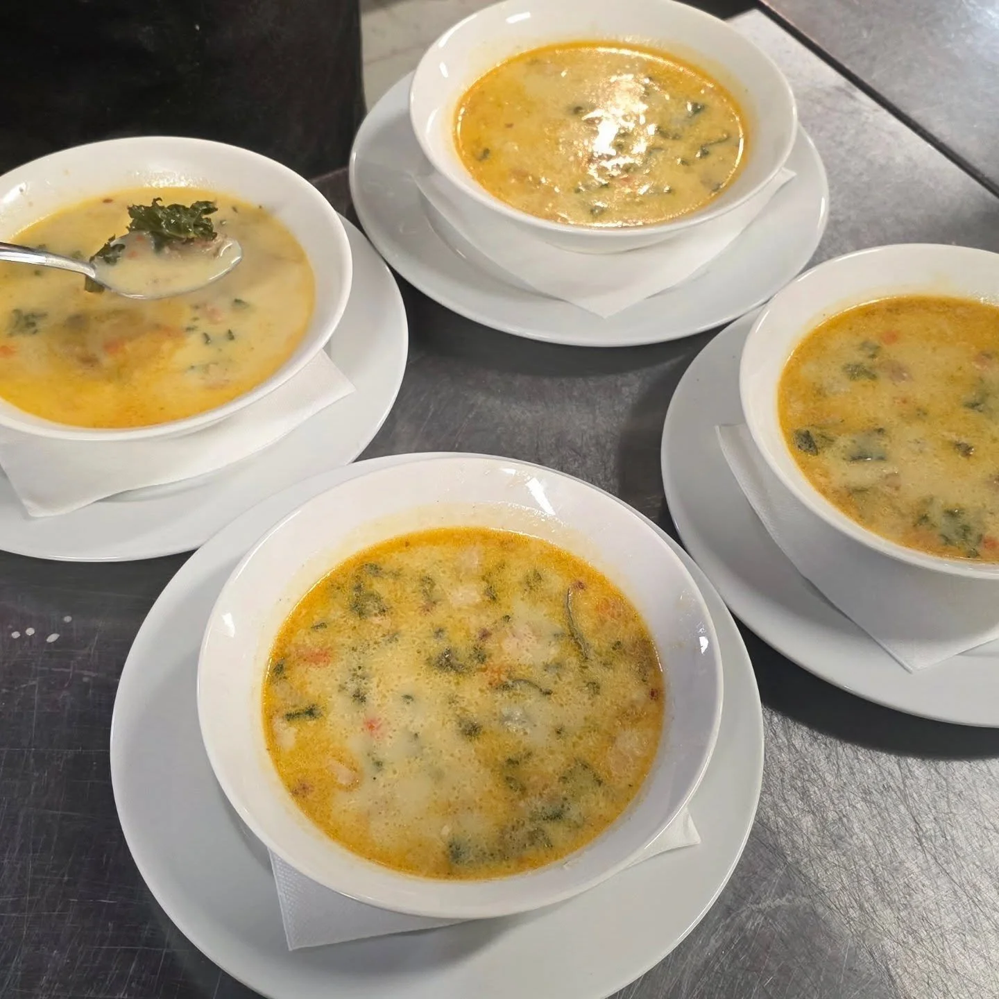 🍲 We LOVE soup season here at Dario's! This is our homemade Zuppa Toscana which has italian sausage, bacon, and fresh kale! Always topped with shaved parmesan! 🧀 Stop in and have a HOT bowl or visit our Grab &amp; GO cooler.

CHEERS 

☎️ 905-894-03