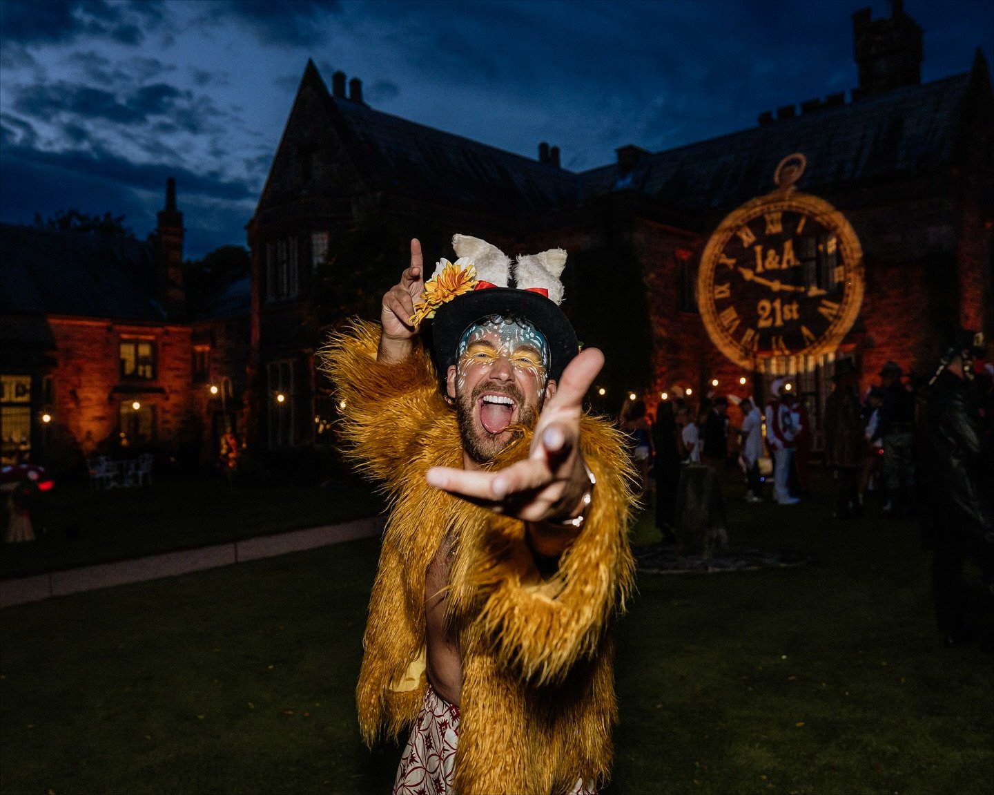 W O N D E R L A N D 🍄 

and down the rabbit hole we went&hellip; 🐇🎩
still can&rsquo;t believe this party was real life! 
@luxe.eventsandparties ~ pure magic as always ✨

Captured perfectly by @adamelijahphoto 📸🃏 

#aliceinwonderlandparty #themed