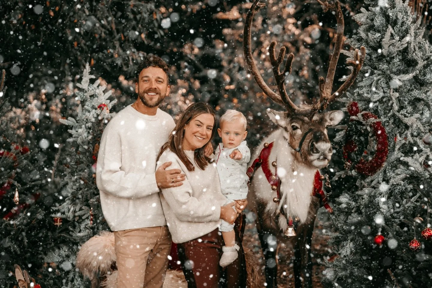 Happy Christmas 🎄🦌 🛷❄️🥂 

The Ripley&rsquo;s Xx 

📸 @nikkipaxton_photography